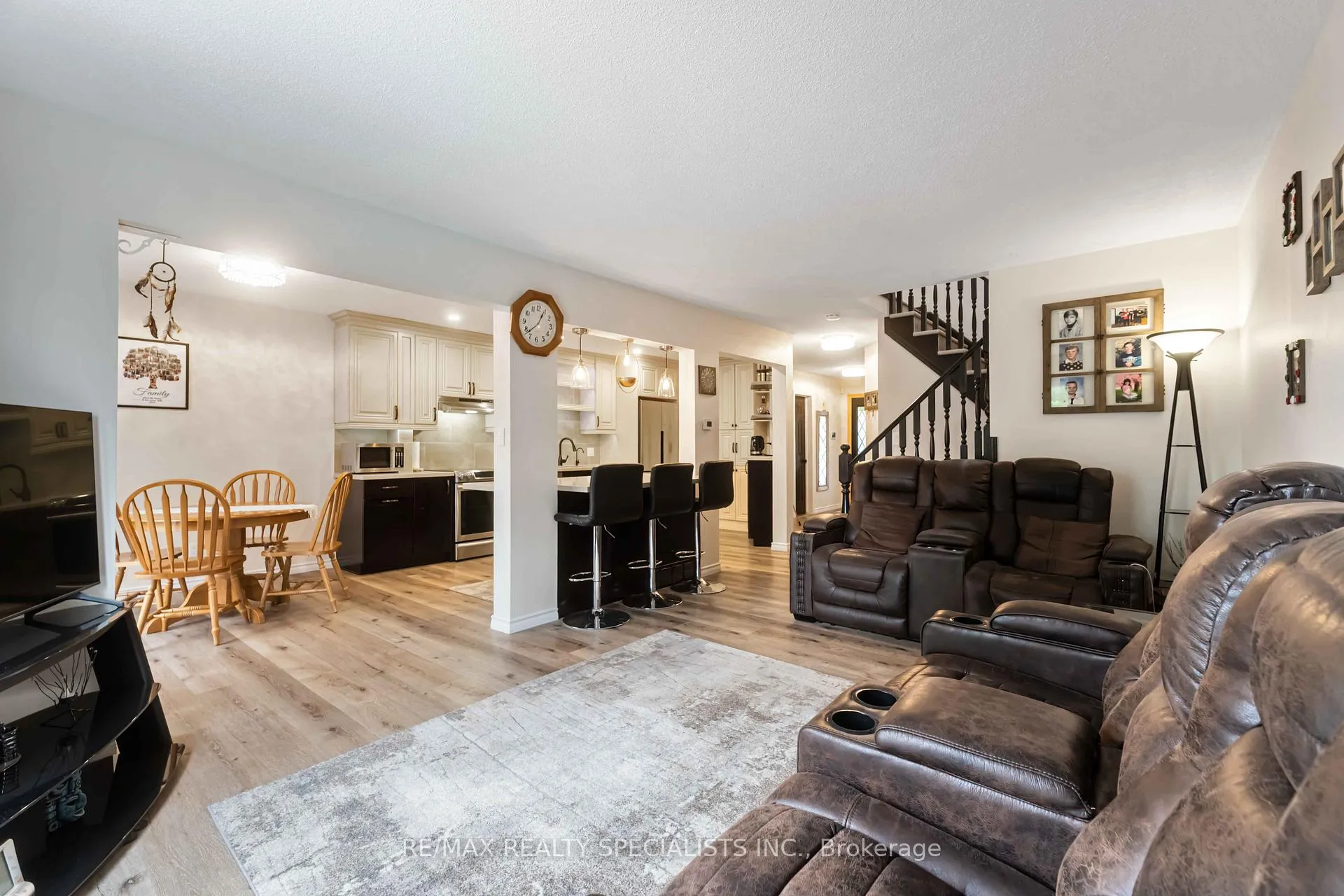 Photo 11 of 17 Rannie Court, Thorold, Confederation Heights — HOMEH
