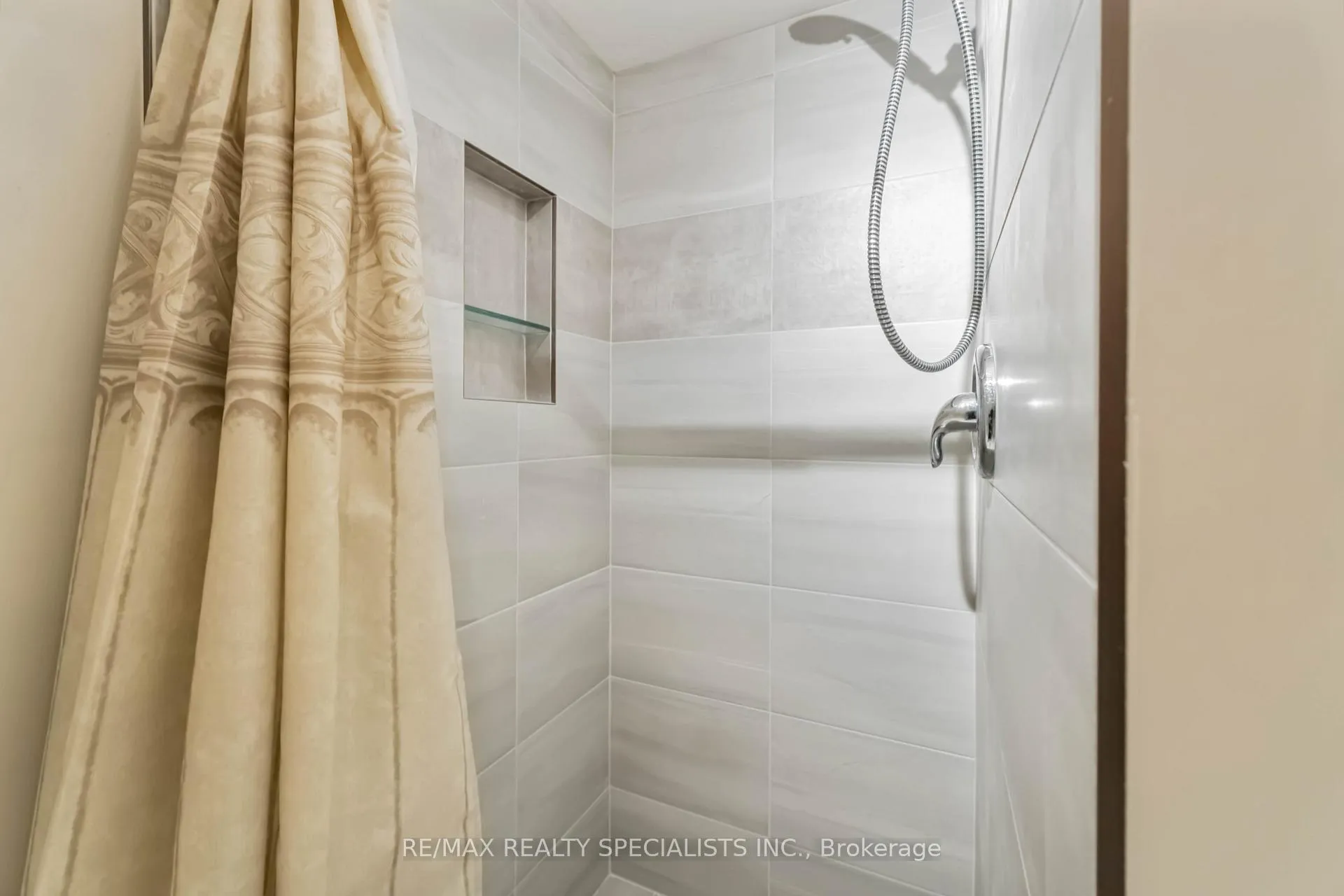 Photo 35 of 17 Rannie Court, Thorold, Confederation Heights — HOMEH