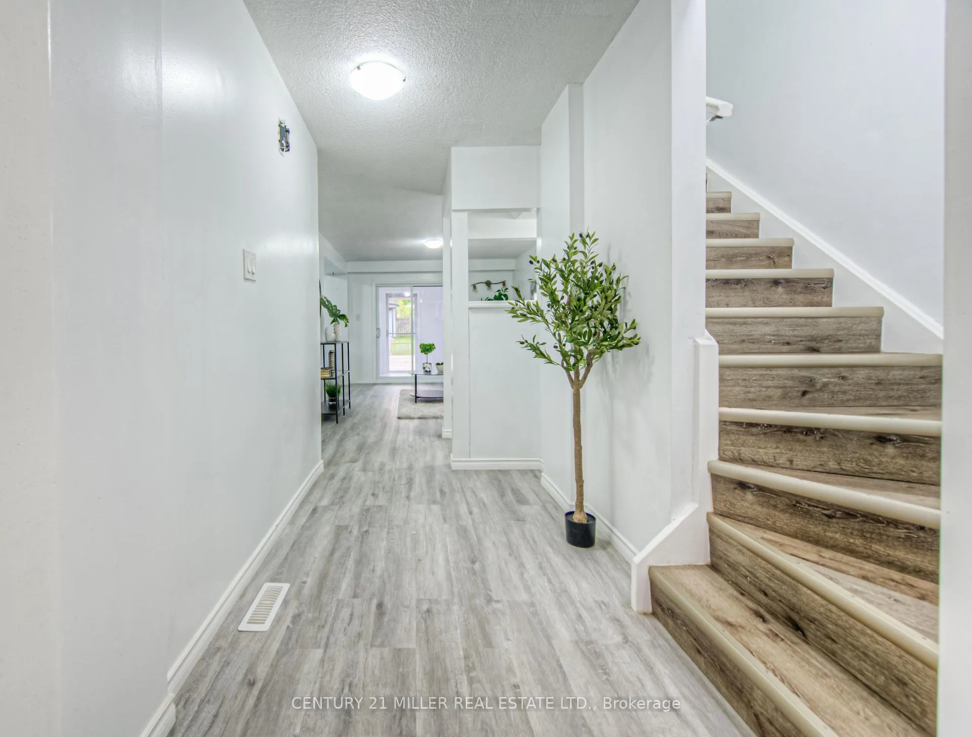 Photo 6 of 110 Gledhill Crescent, Hamilton, Gourley — HOMEH