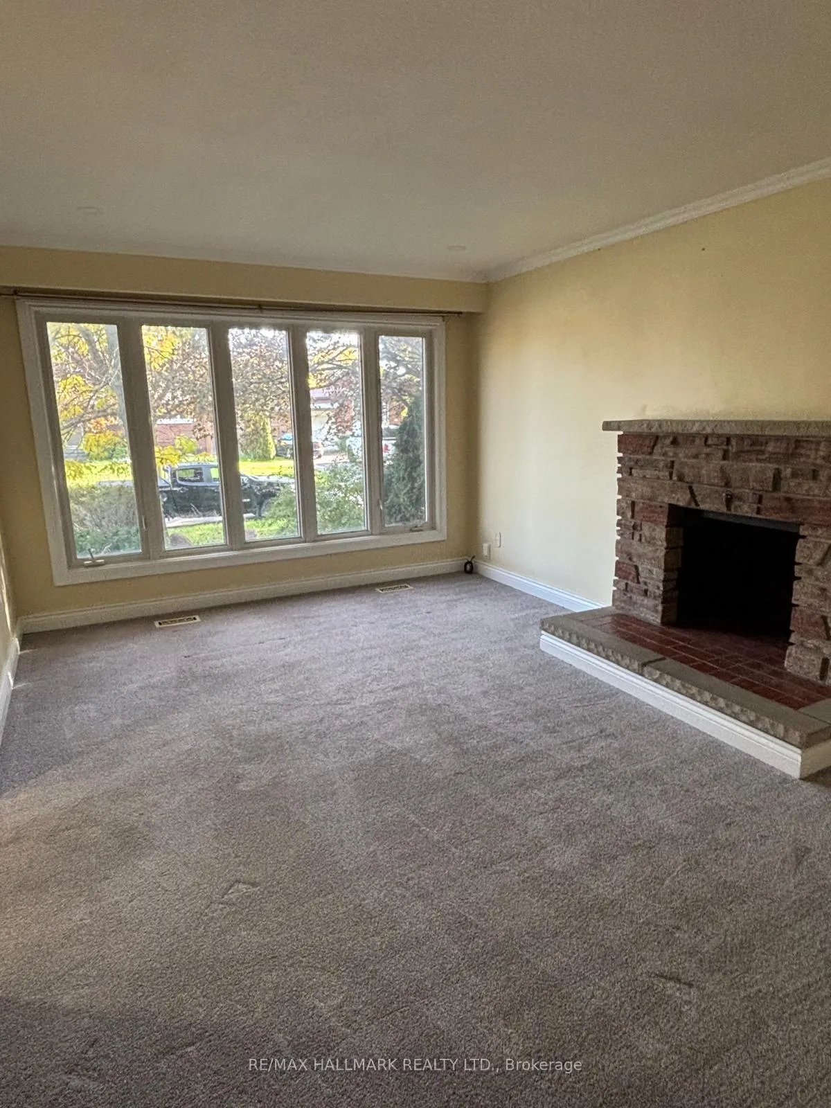 Photo 5 of 404 Glendale Avenue, Oshawa, Northglen — HOMEH