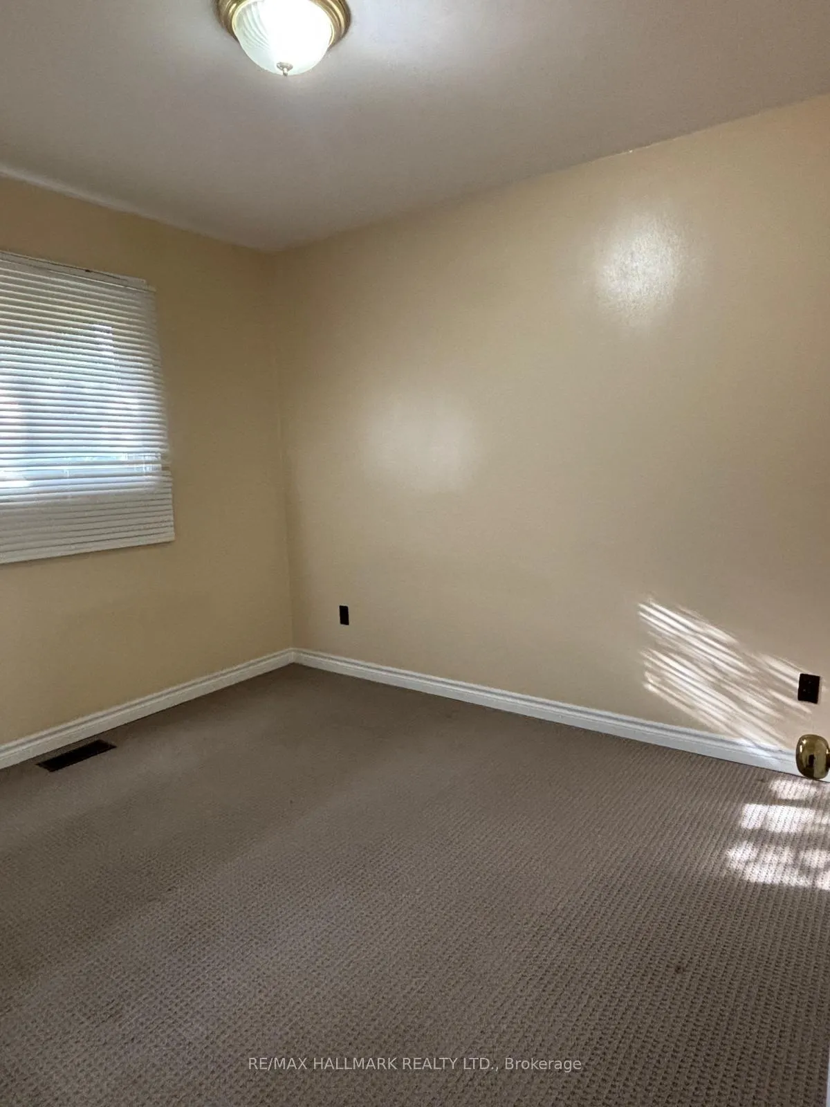 Photo 6 of 404 Glendale Avenue, Oshawa, Northglen — HOMEH