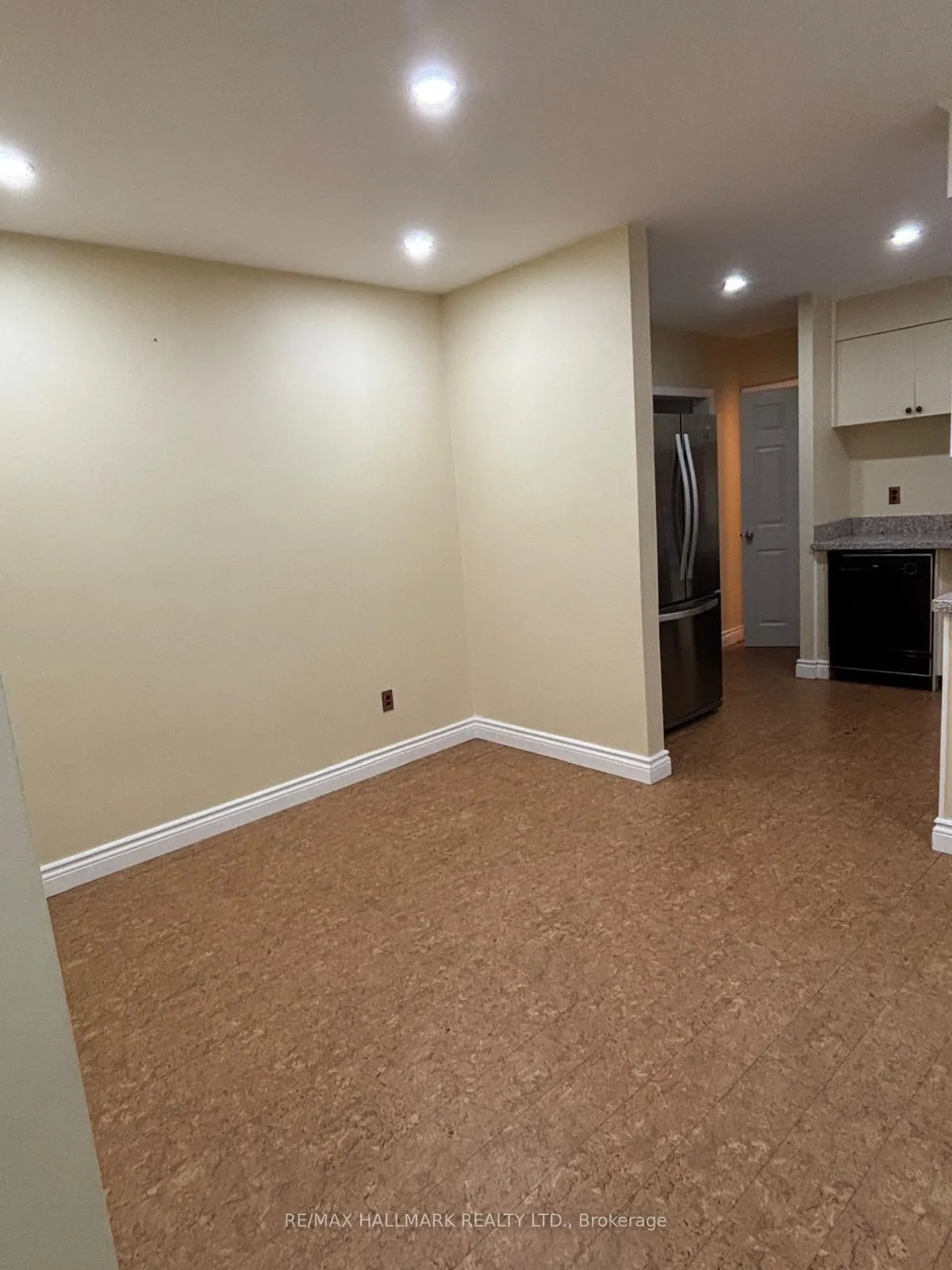 Photo 9 of 404 Glendale Avenue, Oshawa, Northglen — HOMEH
