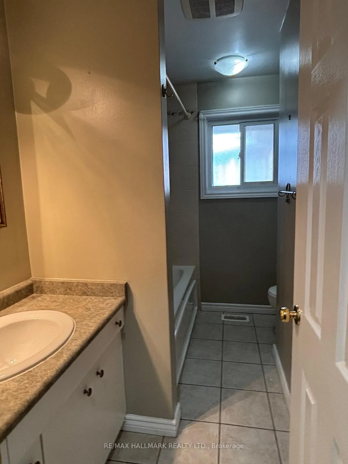 Photo 10 of 404 Glendale Avenue, Oshawa, Northglen — HOMEH
