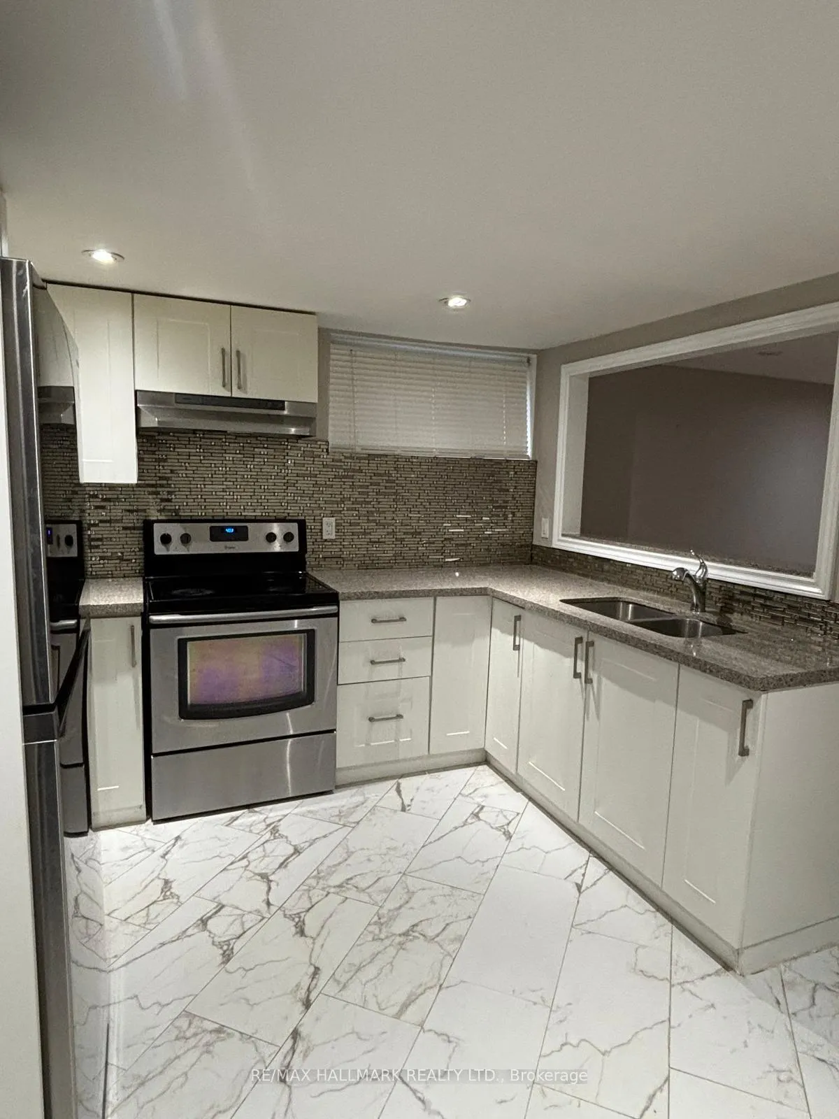 Photo 11 of 404 Glendale Avenue, Oshawa, Northglen — HOMEH