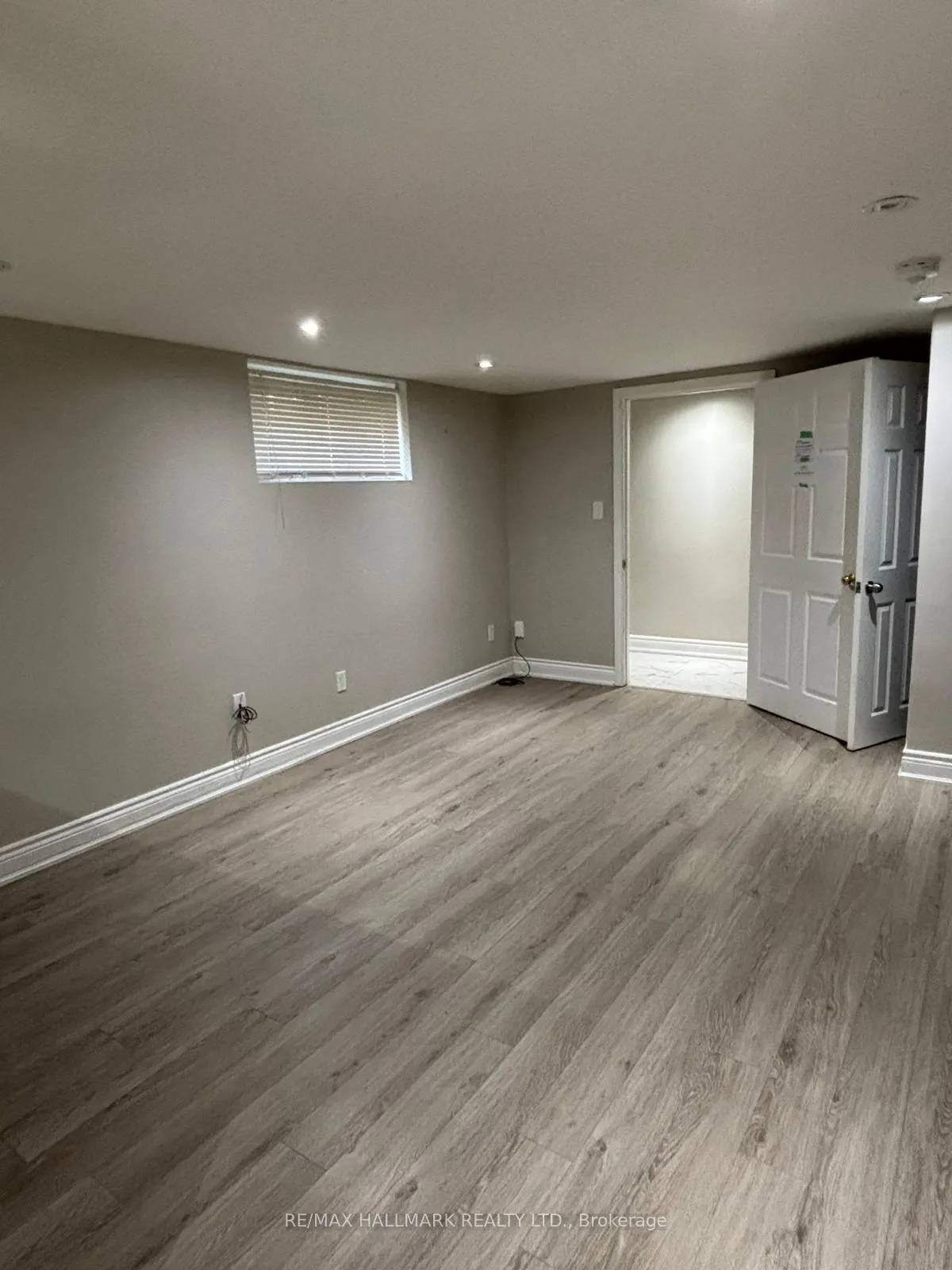 Photo 13 of 404 Glendale Avenue, Oshawa, Northglen — HOMEH