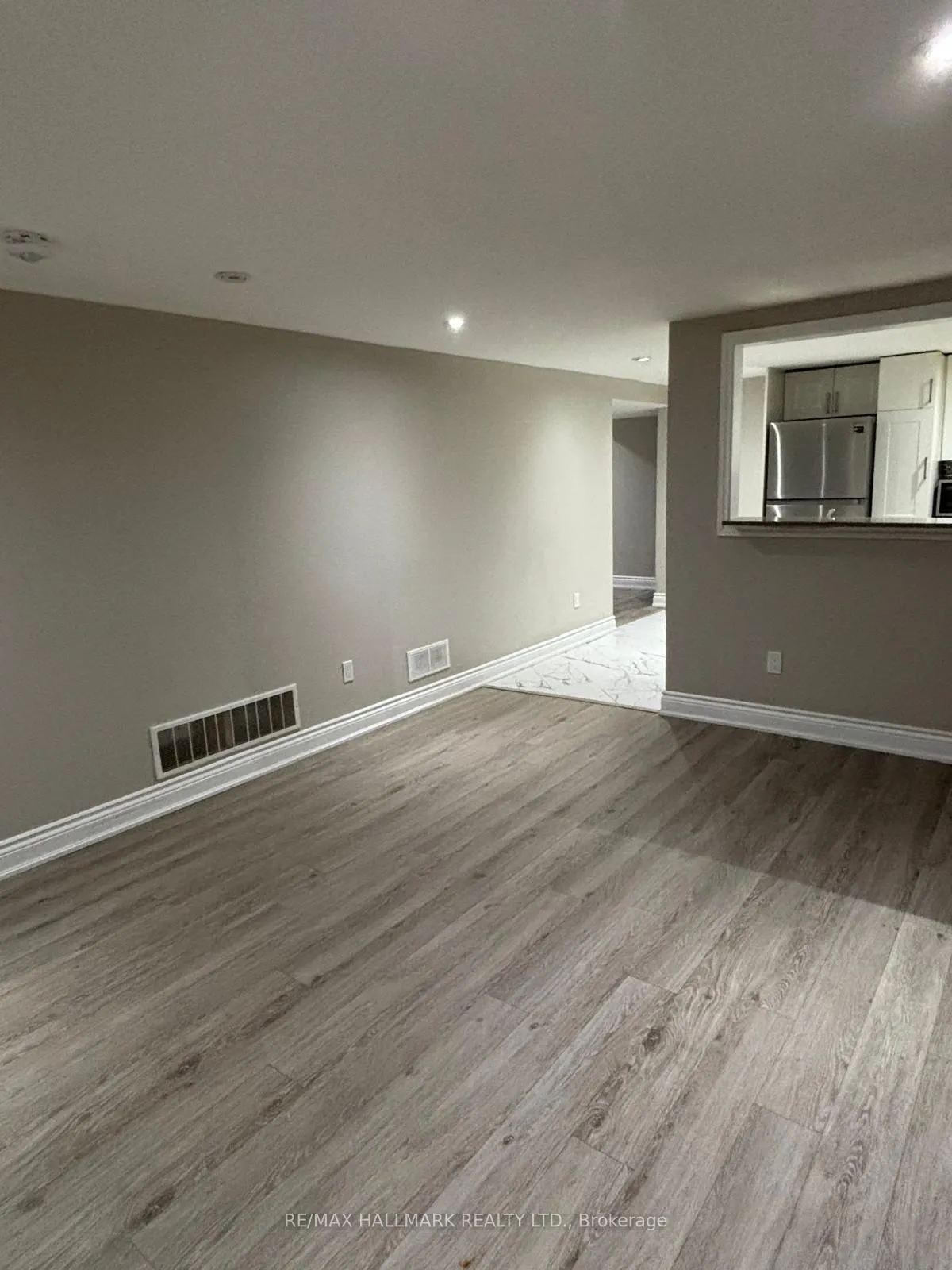 Photo 15 of 404 Glendale Avenue, Oshawa, Northglen — HOMEH