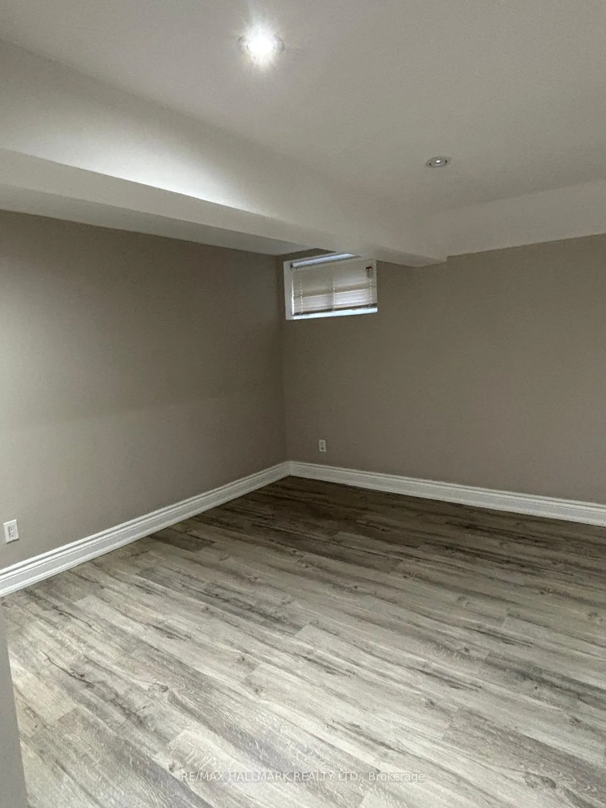 Photo 18 of 404 Glendale Avenue, Oshawa, Northglen — HOMEH