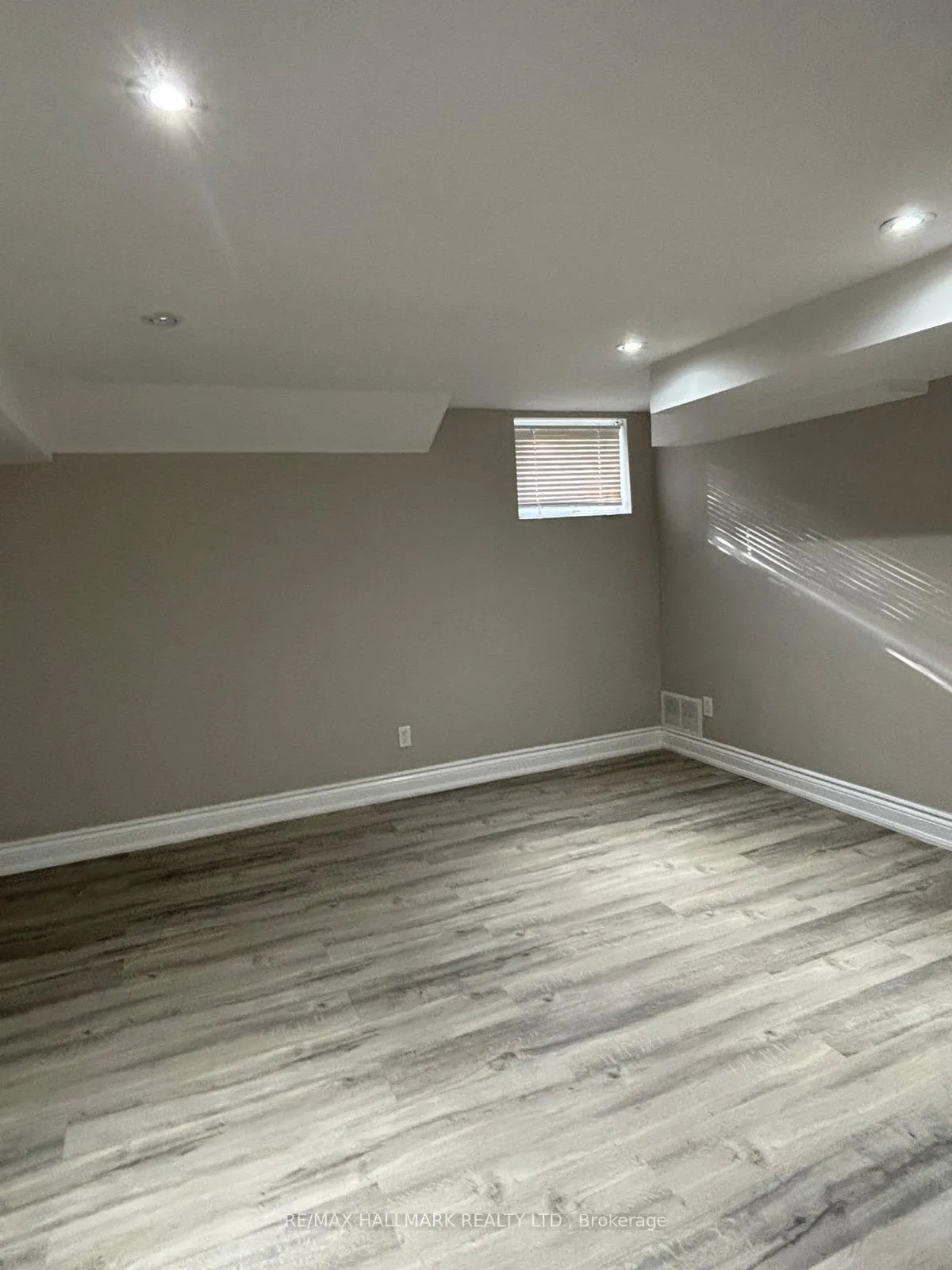 Photo 20 of 404 Glendale Avenue, Oshawa, Northglen — HOMEH