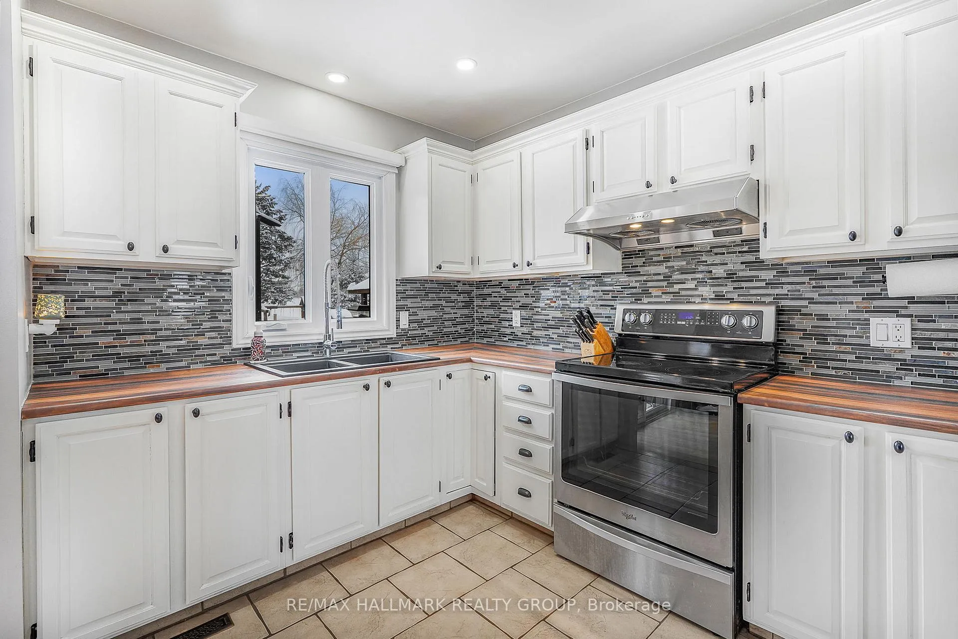 Photo 13 of 2431 Bay Road, Champlain, Champlain Twp — HOMEH