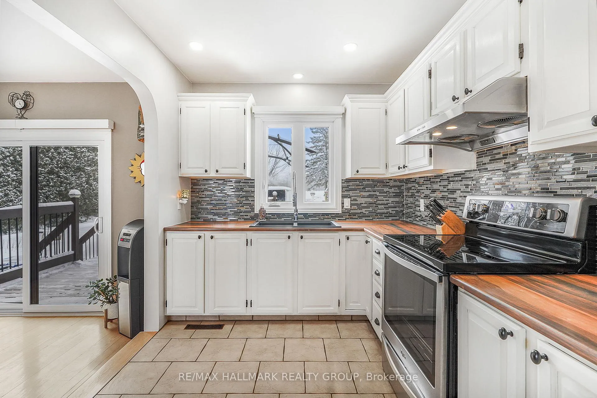 Photo 14 of 2431 Bay Road, Champlain, Champlain Twp — HOMEH