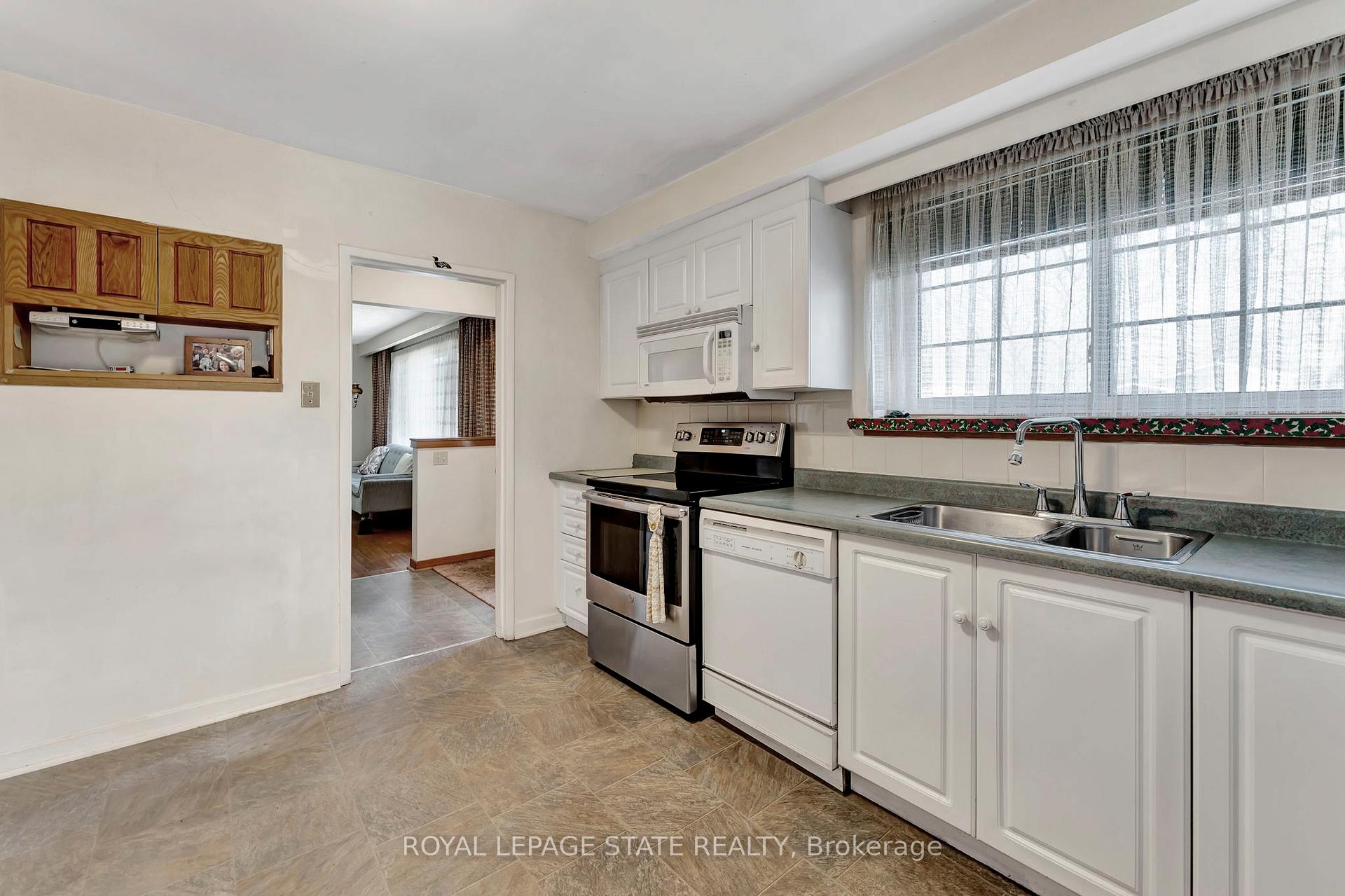 Photo 11 of 429 Norrie Crescent, Burlington, Appleby — HOMEH