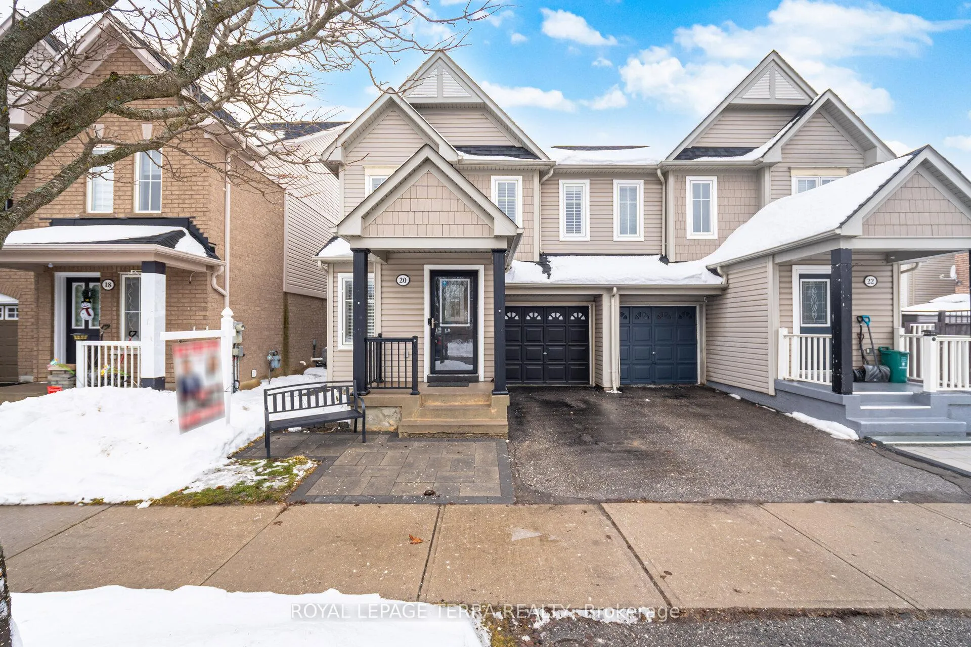 Photo 3 of 20 Boyd Crescent, Ajax, Northeast Ajax — HOMEH