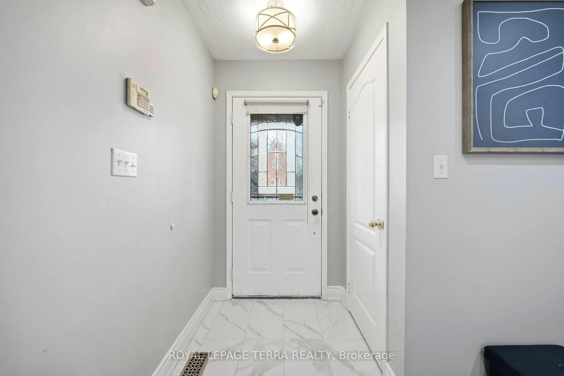 Photo 4 of 20 Boyd Crescent, Ajax, Northeast Ajax — HOMEH
