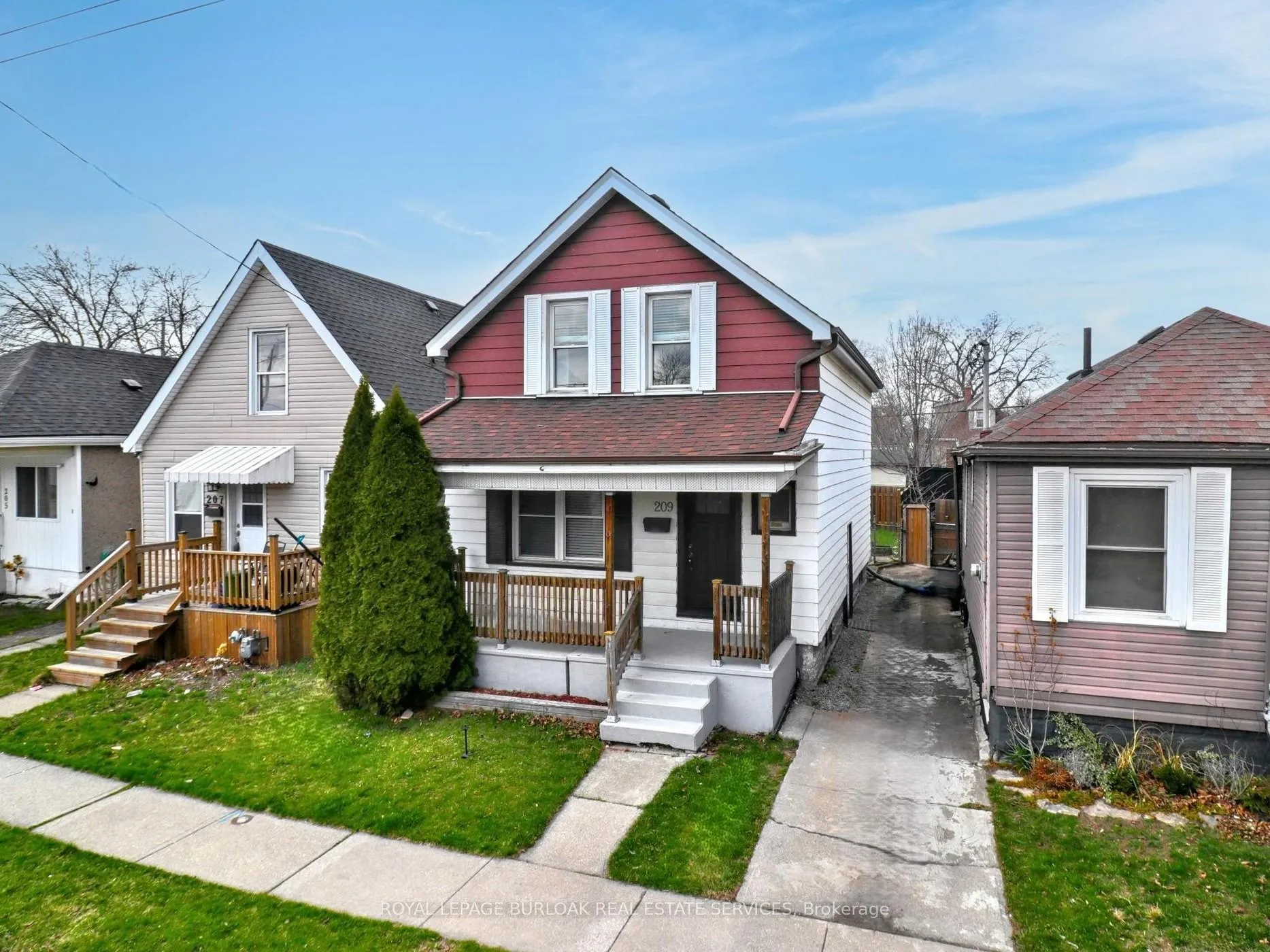 Front of 209 Weir Street N