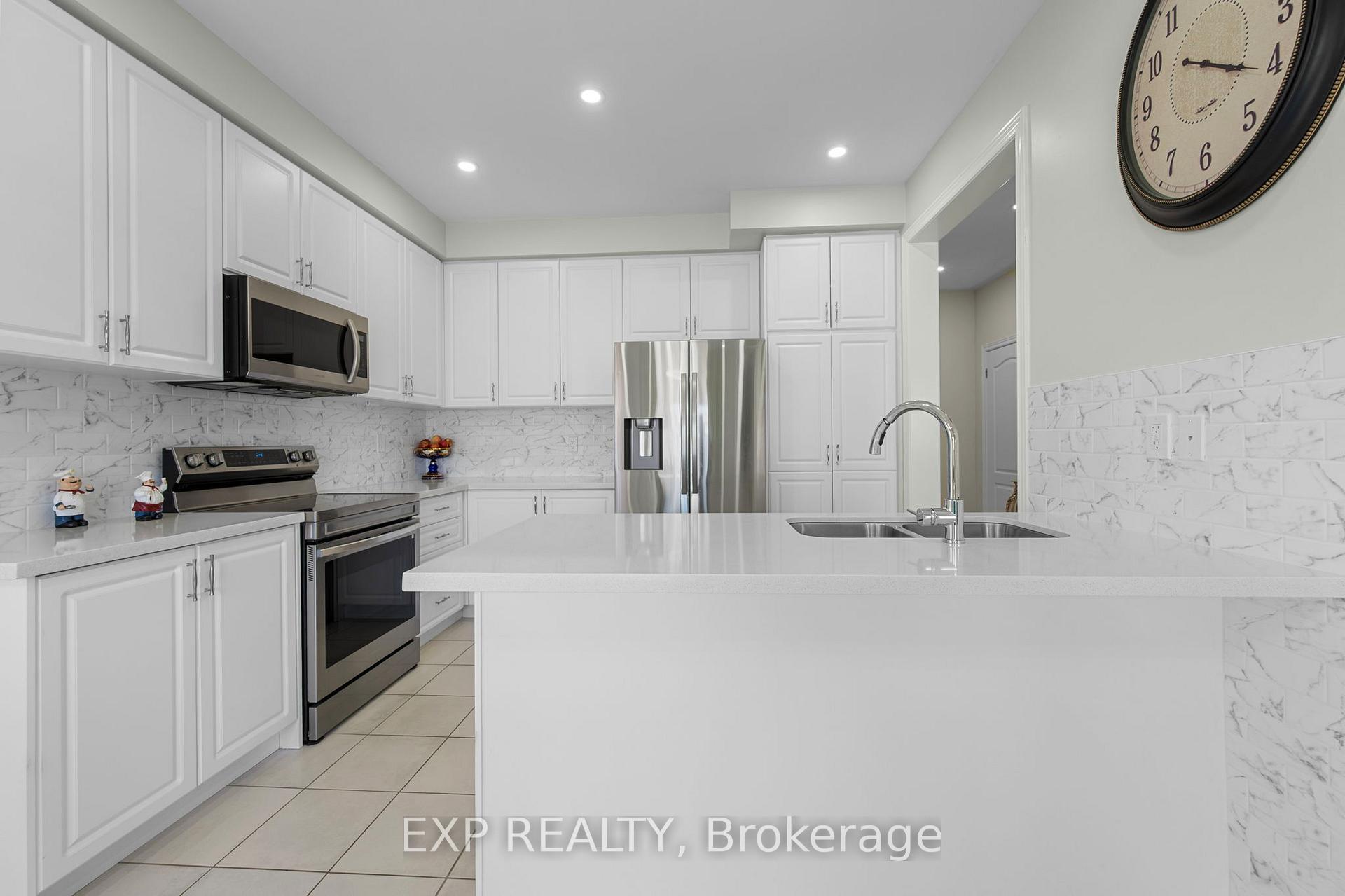 Photo 16 of 26 Pietrowski Drive, Georgina, Keswick North — HOMEH