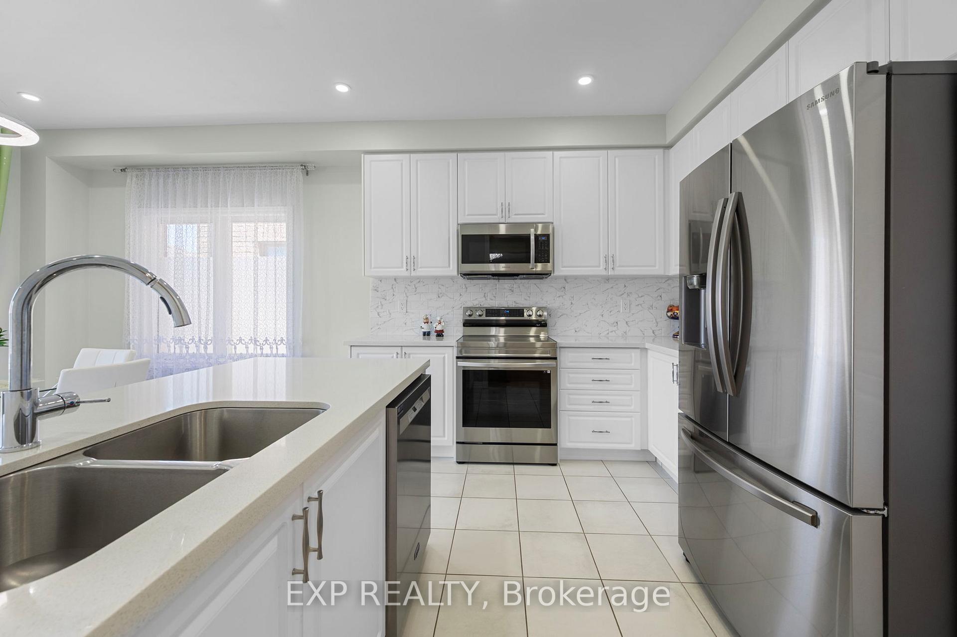 Photo 17 of 26 Pietrowski Drive, Georgina, Keswick North — HOMEH
