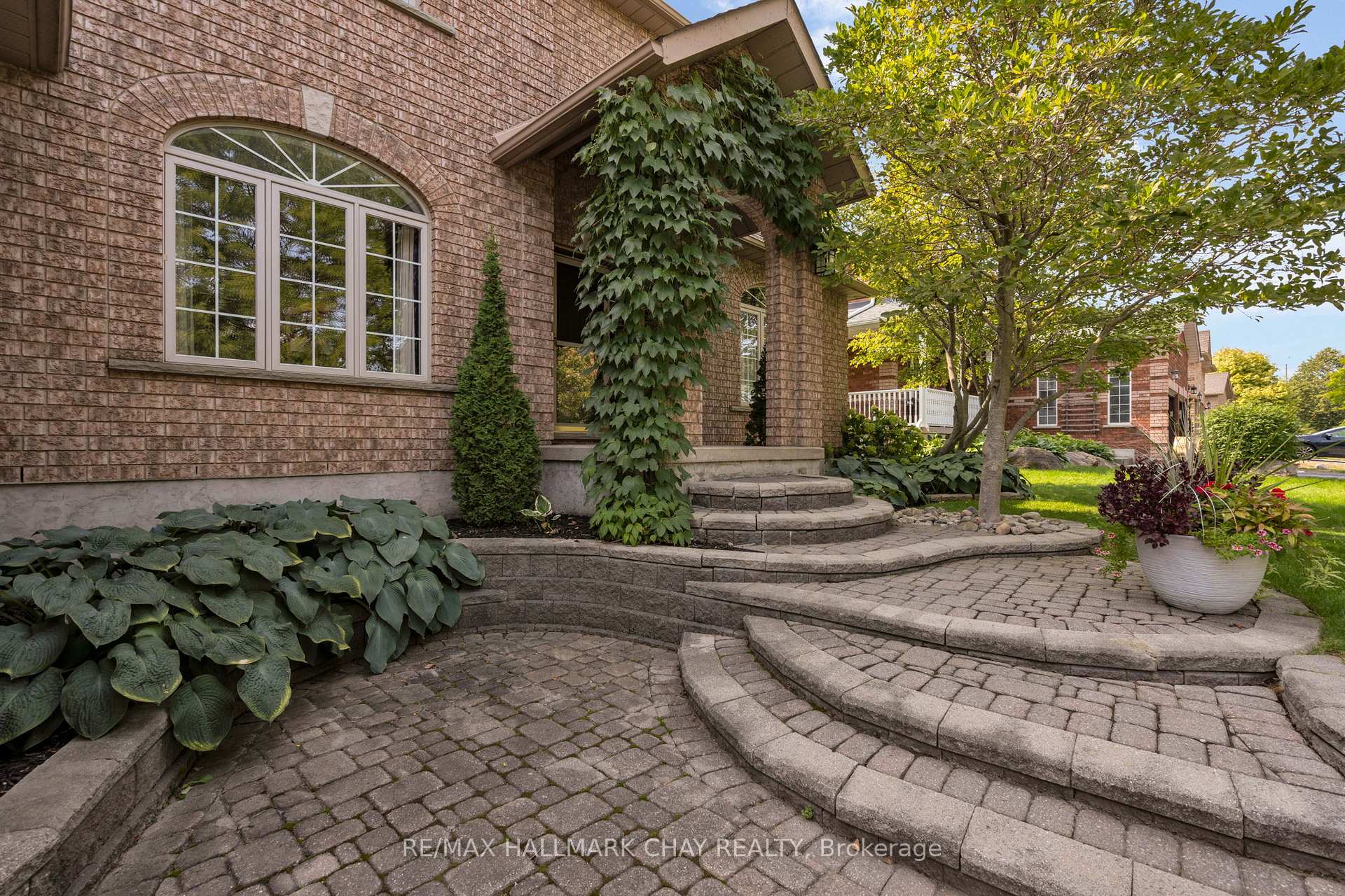 Photo 2 of 9 Crimson Ridge Road, Barrie, Bayshore — HOMEH