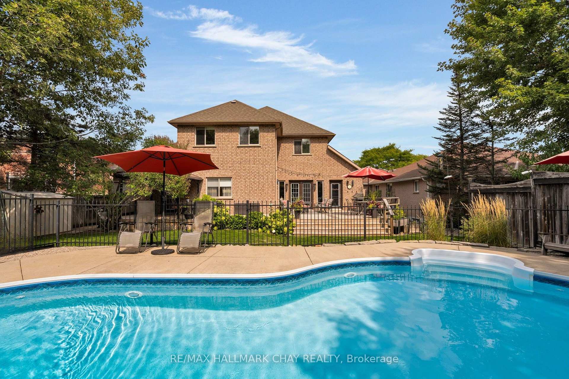 Photo 3 of 9 Crimson Ridge Road, Barrie, Bayshore — HOMEH