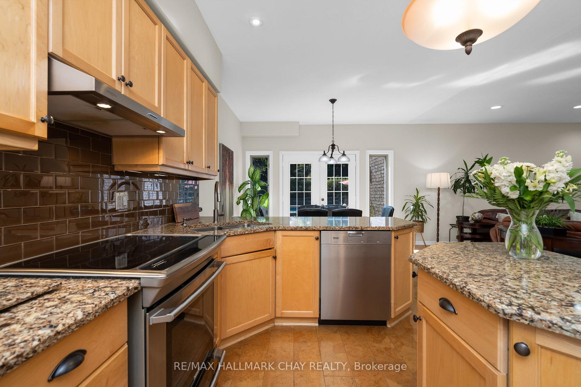 Photo 7 of 9 Crimson Ridge Road, Barrie, Bayshore — HOMEH