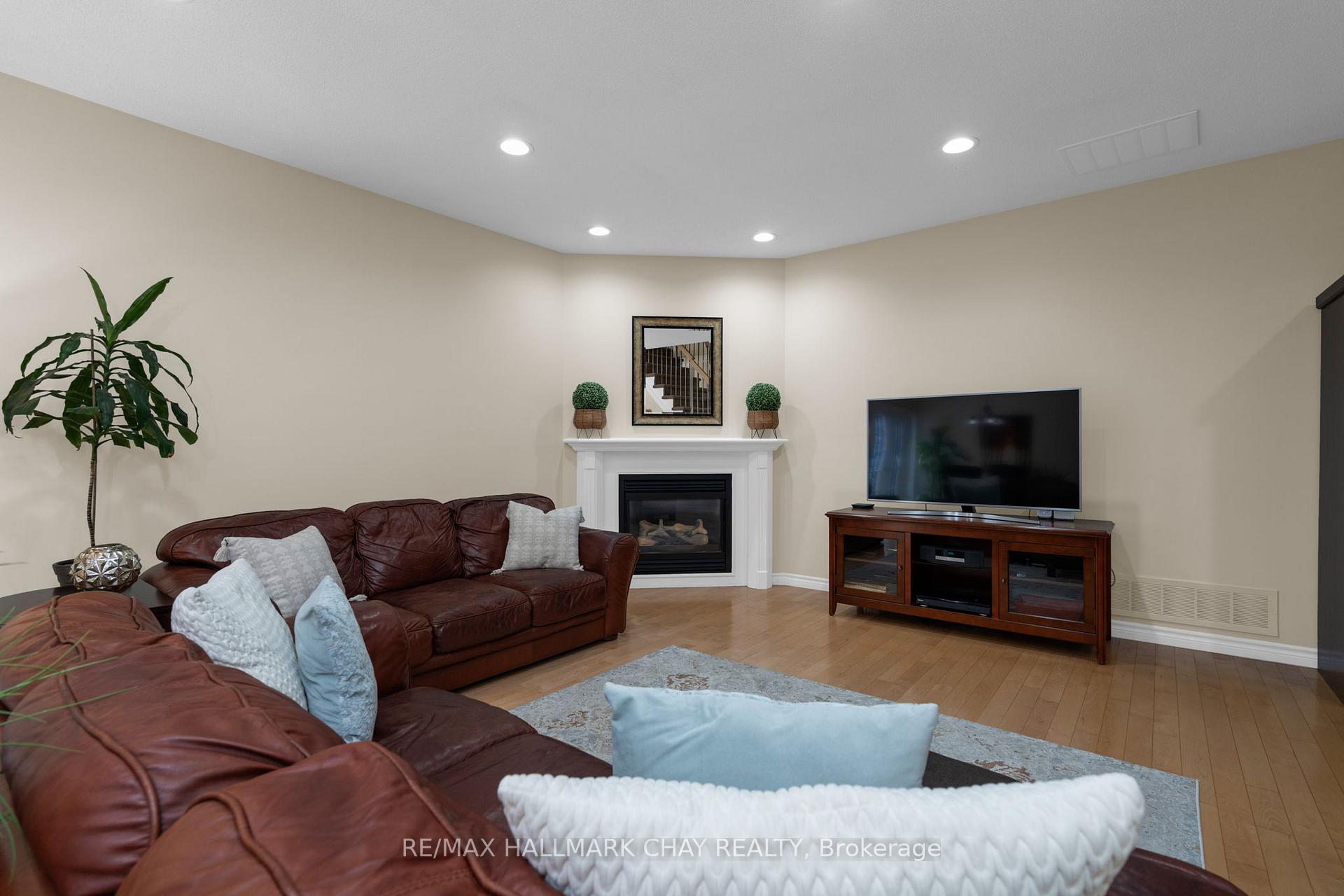 Photo 10 of 9 Crimson Ridge Road, Barrie, Bayshore — HOMEH