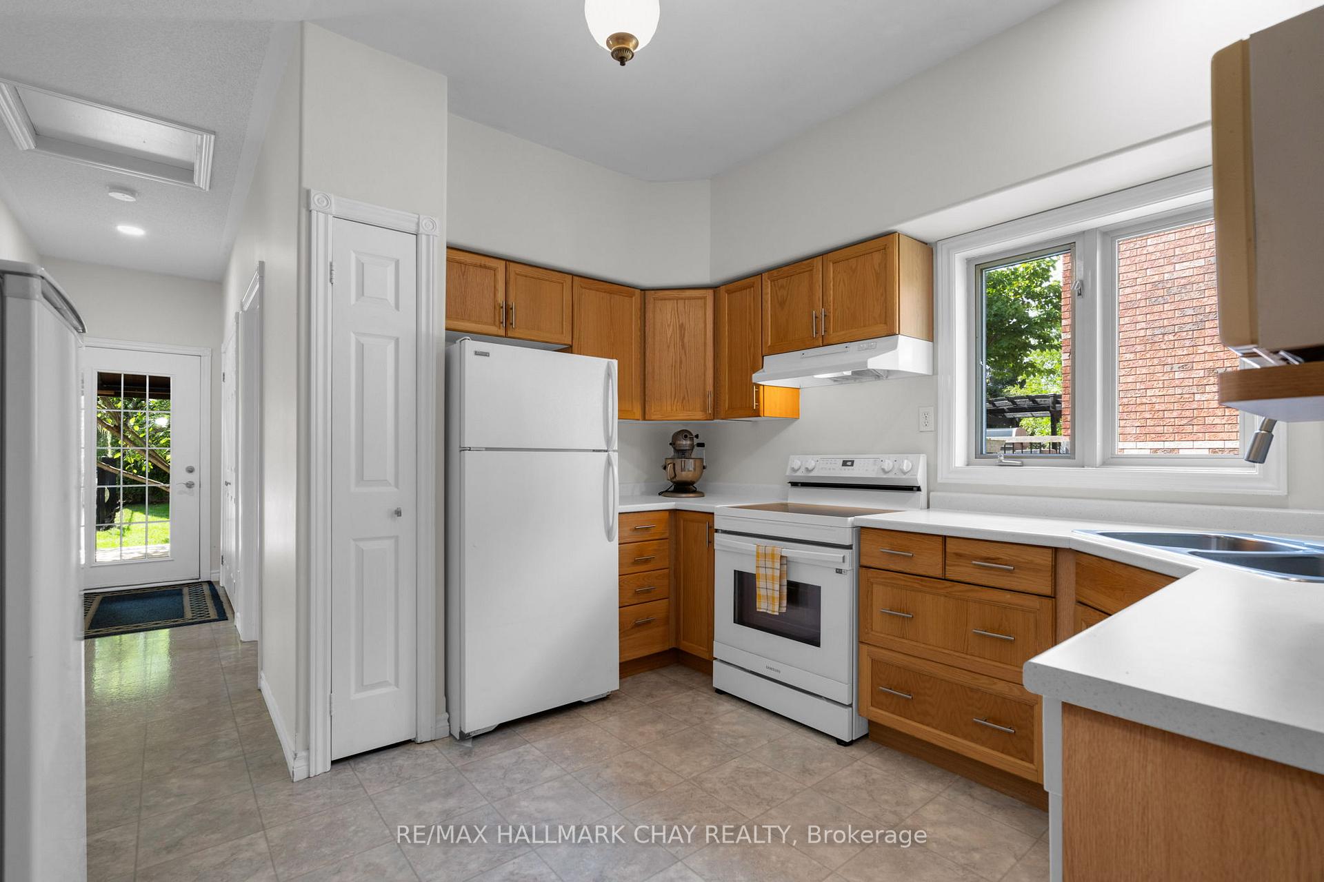 Photo 28 of 9 Crimson Ridge Road, Barrie, Bayshore — HOMEH
