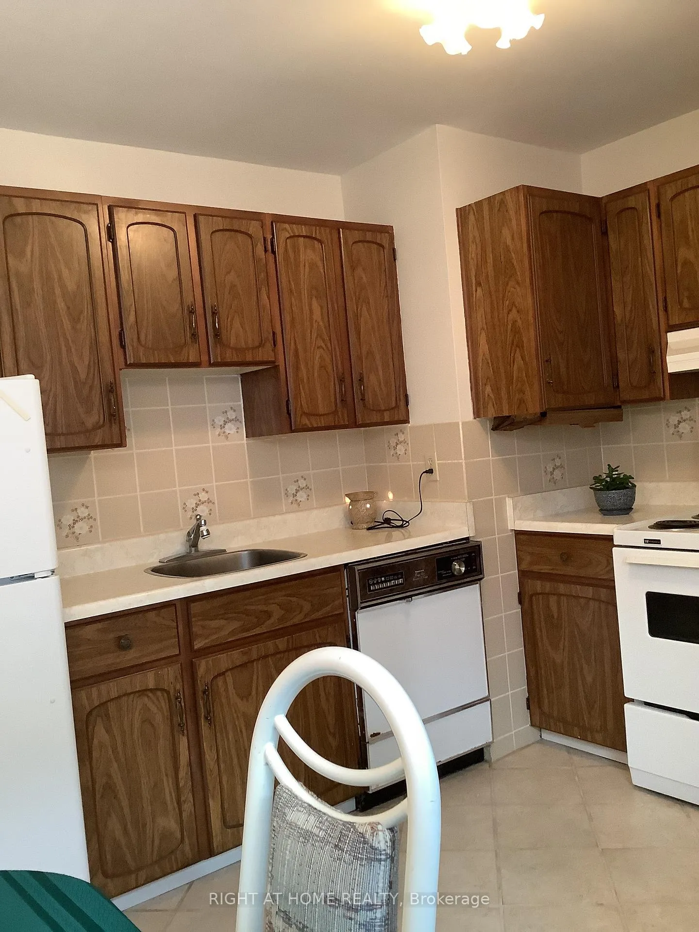 Photo 17 of 8 Davis Road, Aurora, Aurora Highlands — HOMEH