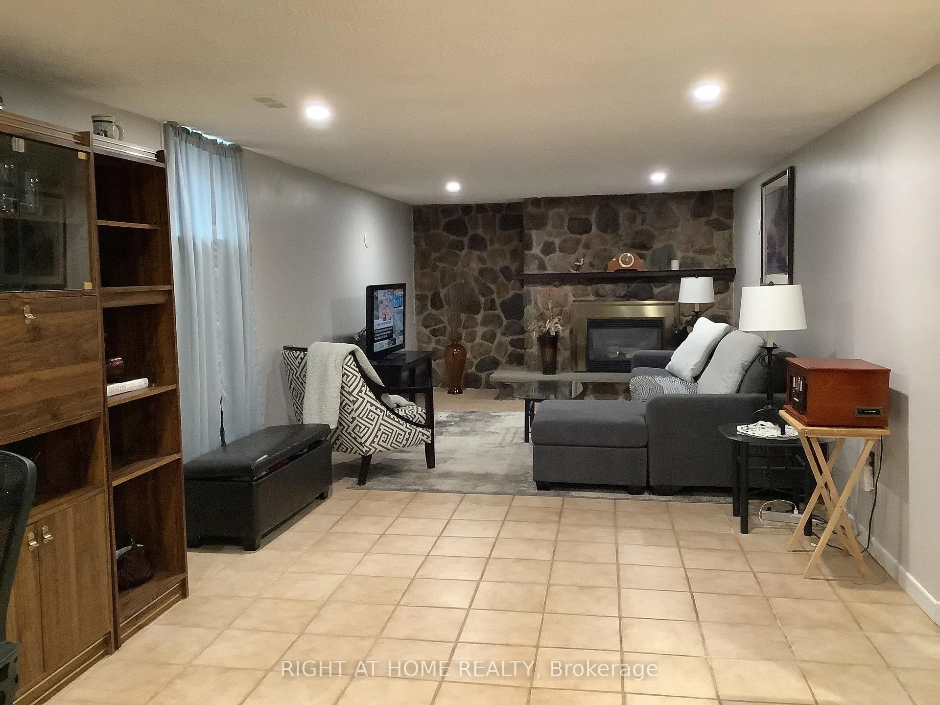 Photo 18 of 8 Davis Road, Aurora, Aurora Highlands — HOMEH