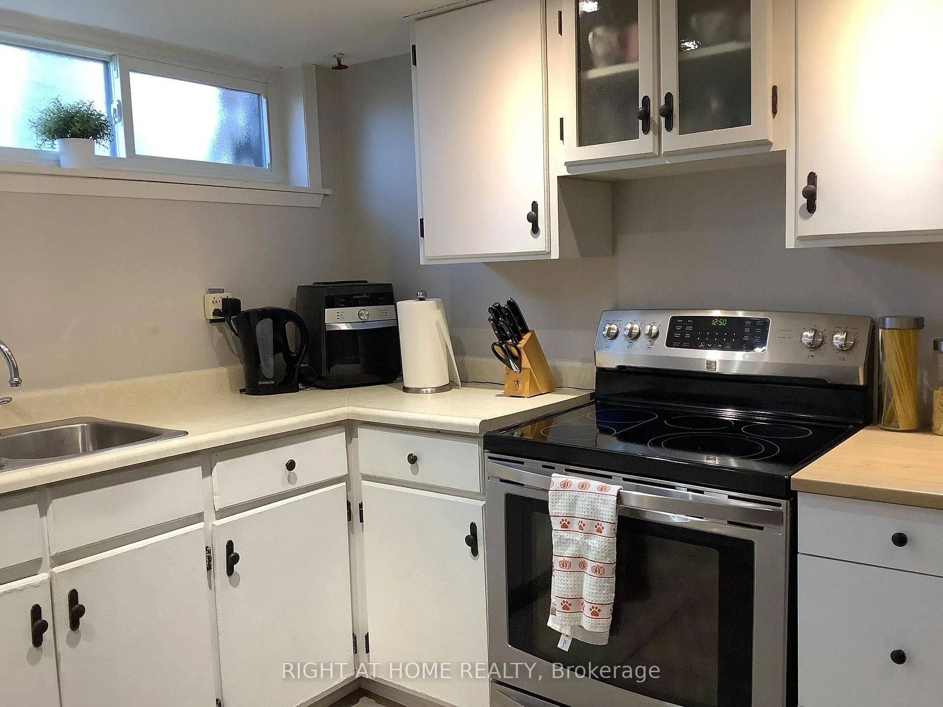 Photo 24 of 8 Davis Road, Aurora, Aurora Highlands — HOMEH