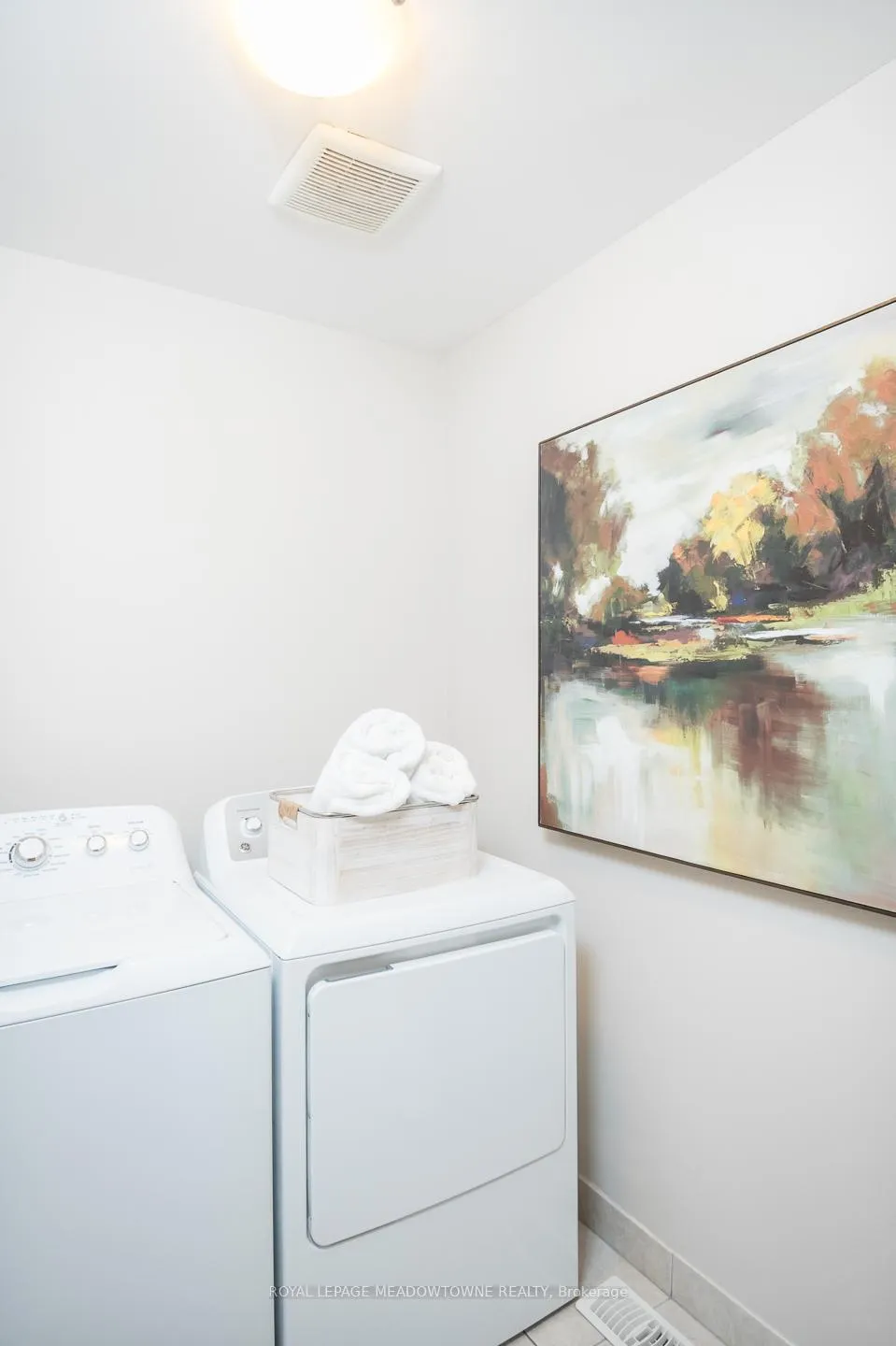 Photo 36 of 1667 Clitherow Street, Milton, Ford — HOMEH