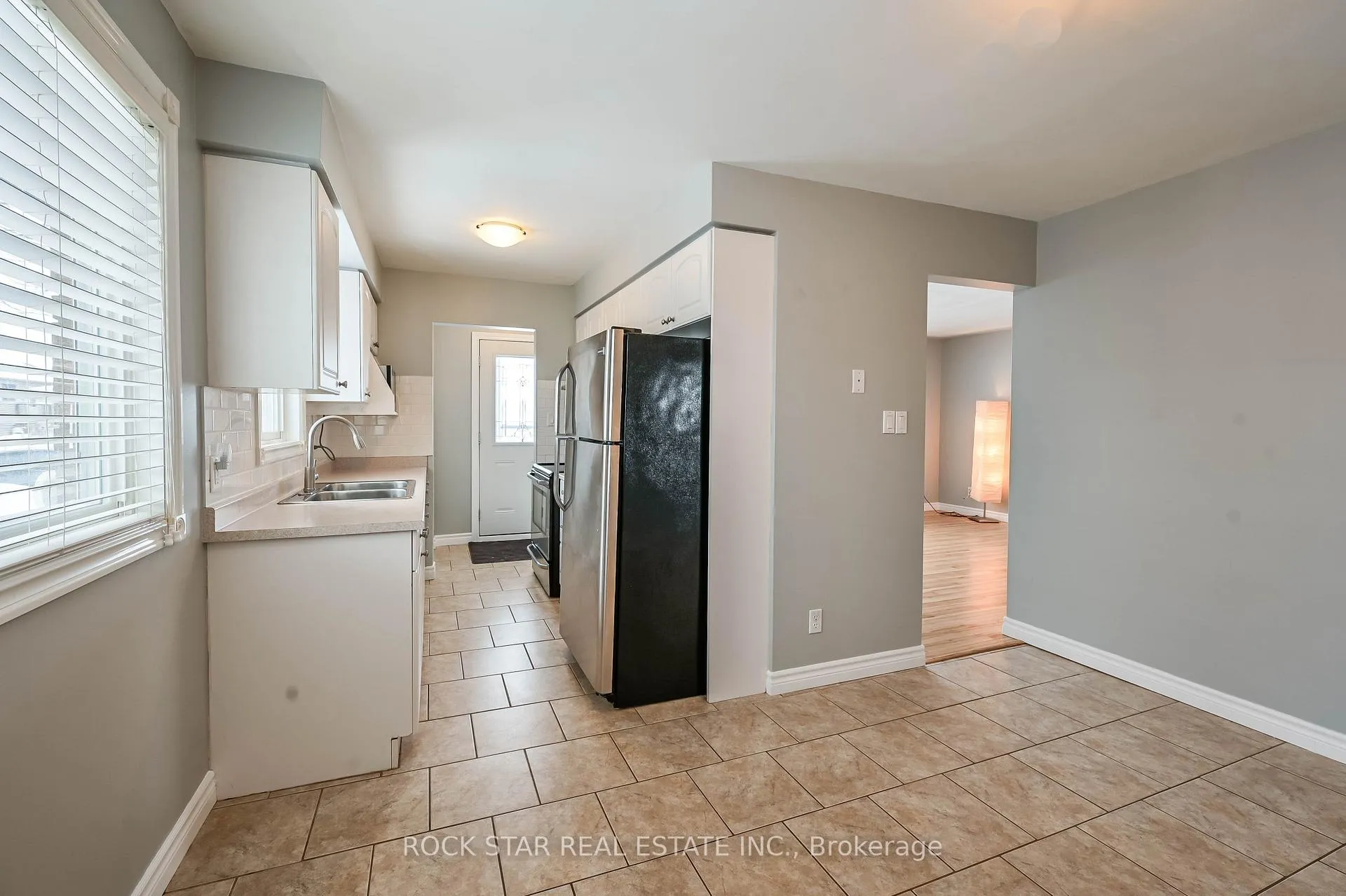 Photo 2 of 73 Barwood Crescent, Kitchener — HOMEH