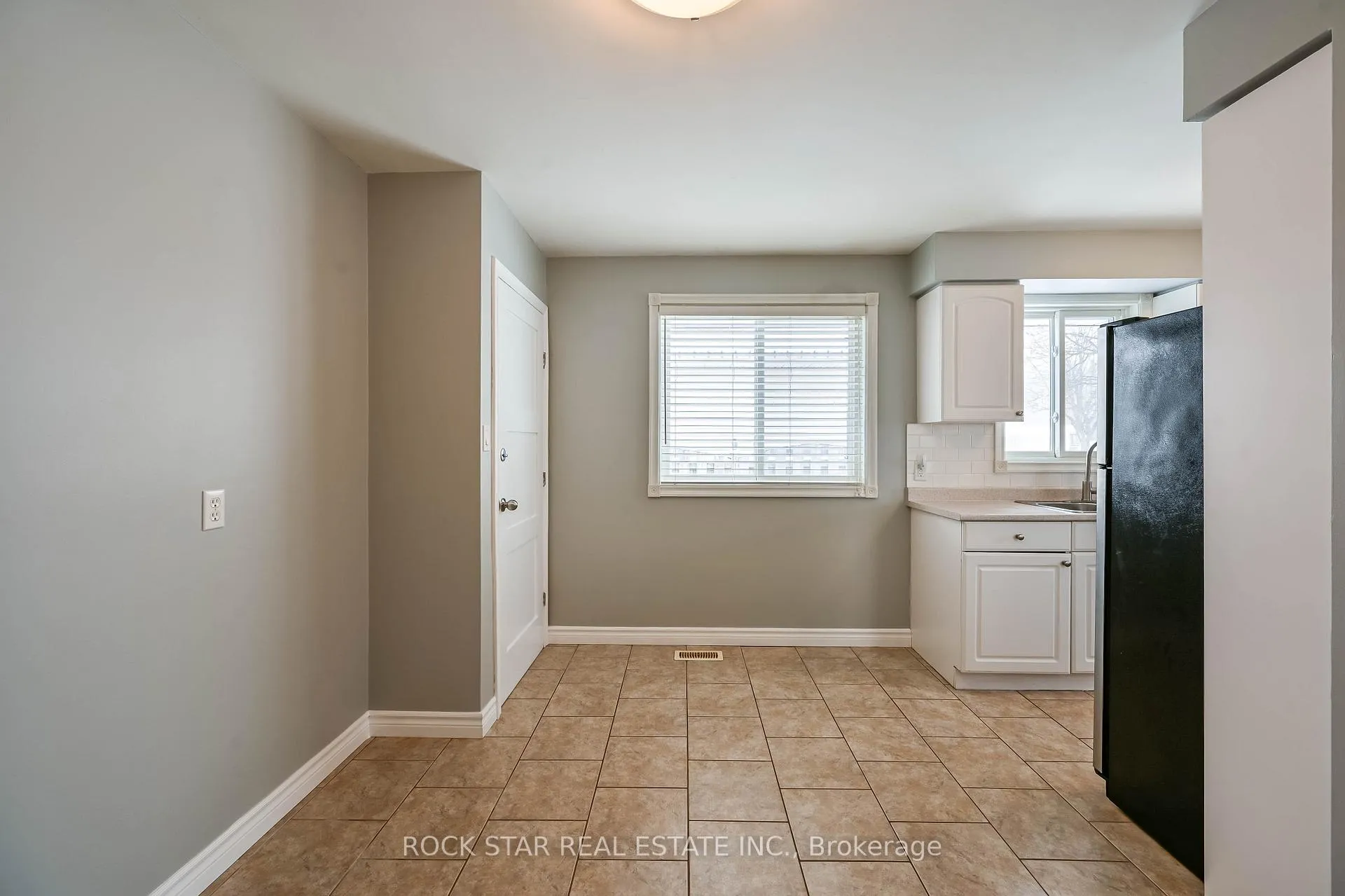 Photo 4 of 73 Barwood Crescent, Kitchener — HOMEH