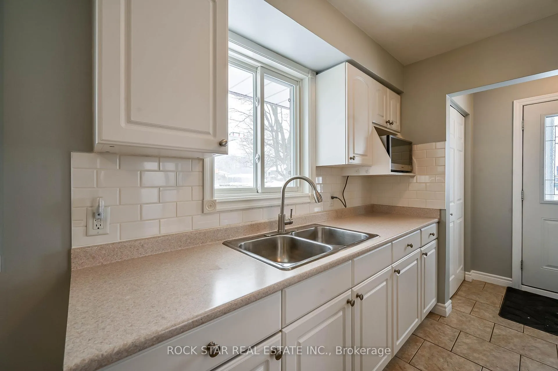 Photo 7 of 73 Barwood Crescent, Kitchener — HOMEH
