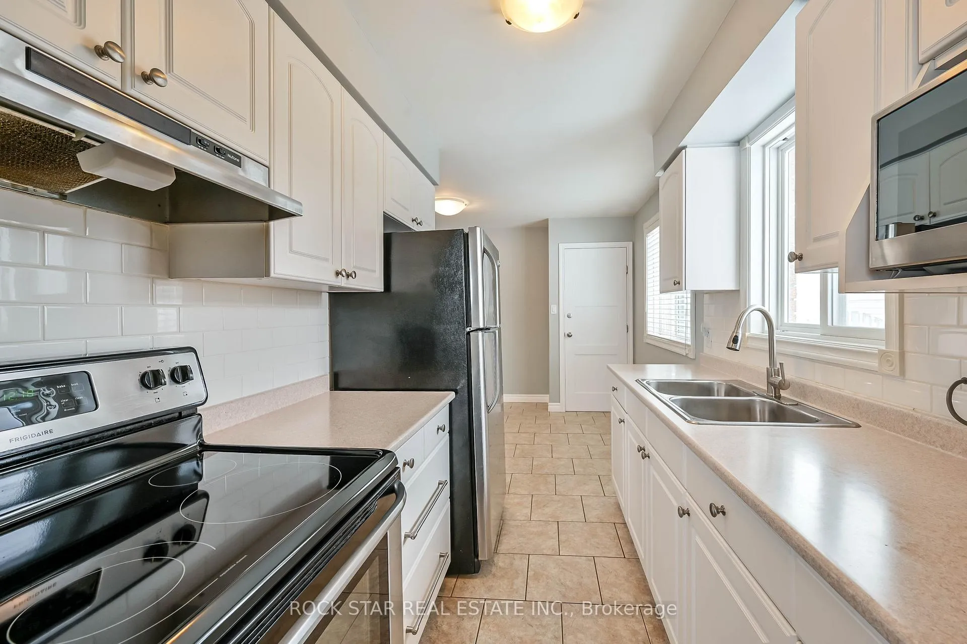 Photo 8 of 73 Barwood Crescent, Kitchener — HOMEH