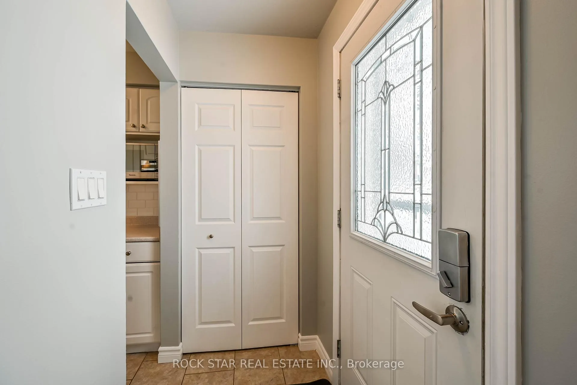 Photo 10 of 73 Barwood Crescent, Kitchener — HOMEH