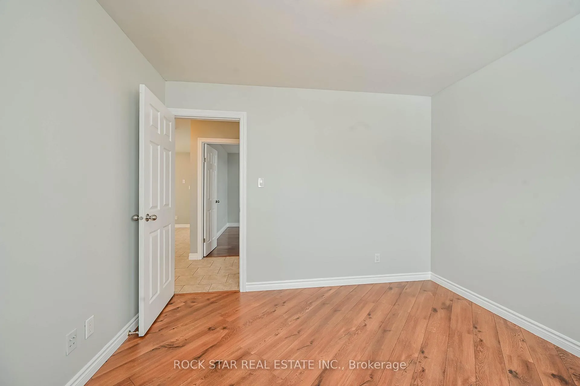 Photo 18 of 73 Barwood Crescent, Kitchener — HOMEH