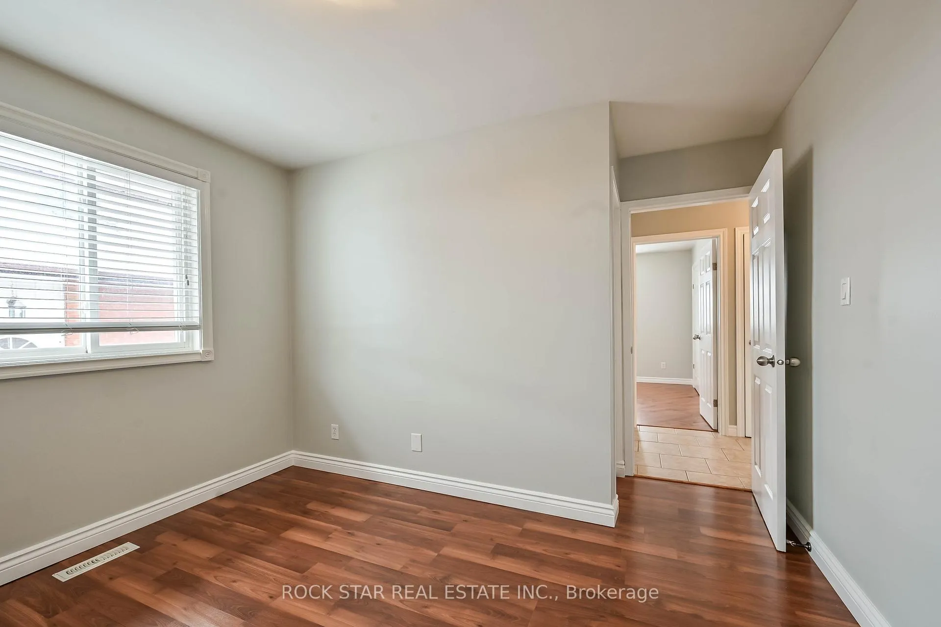 Photo 20 of 73 Barwood Crescent, Kitchener — HOMEH