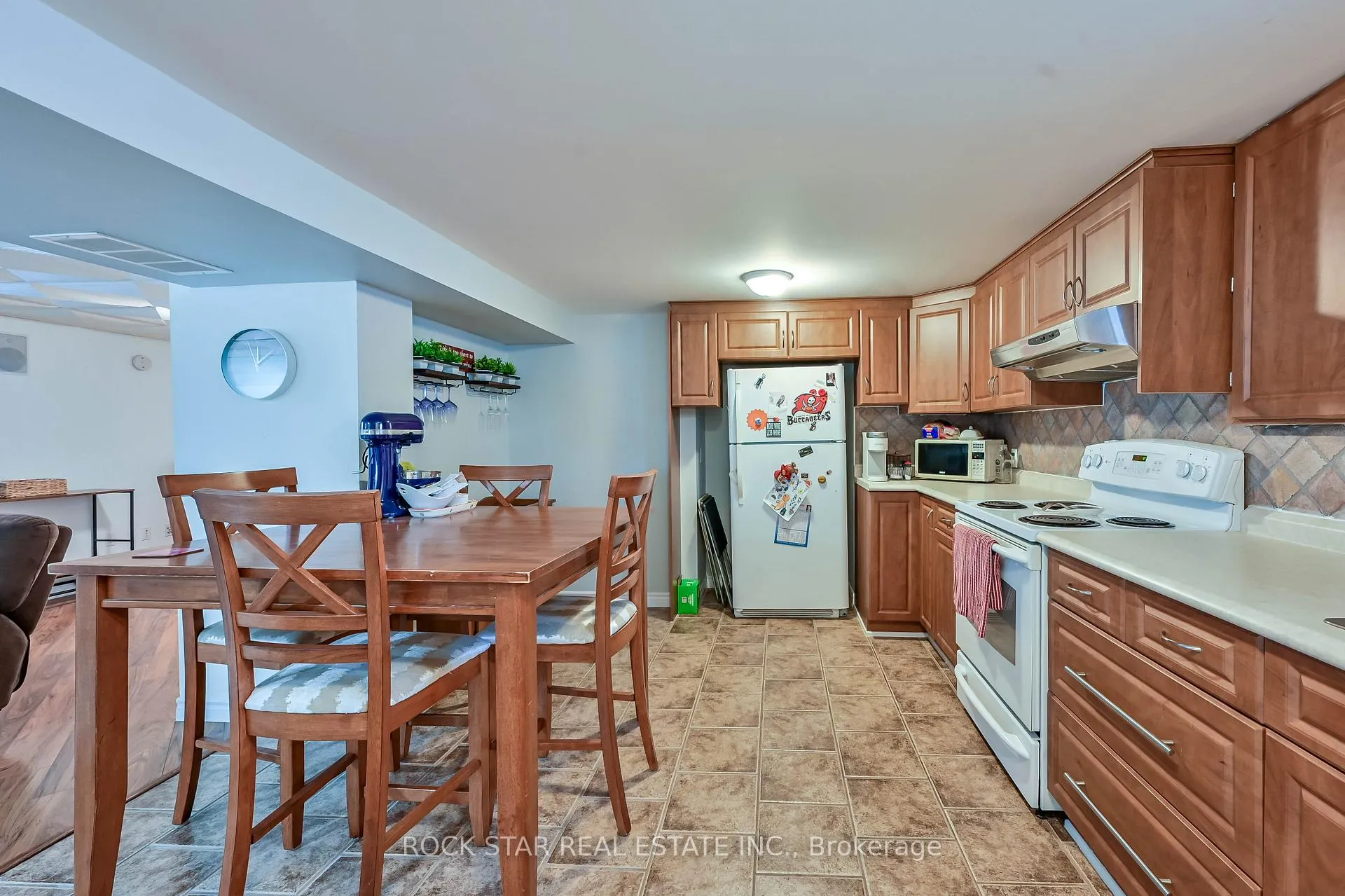 Photo 35 of 73 Barwood Crescent, Kitchener — HOMEH
