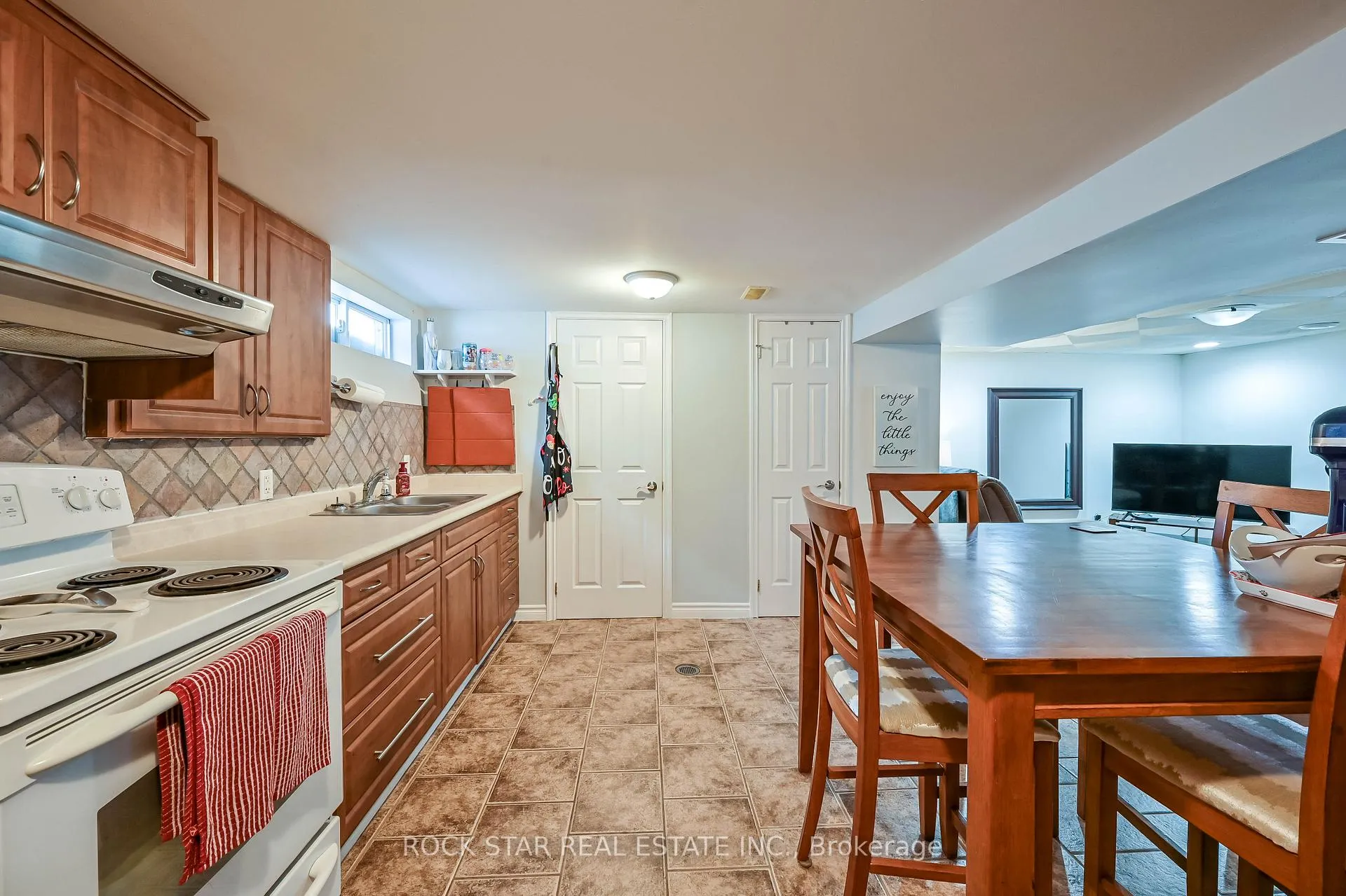 Photo 38 of 73 Barwood Crescent, Kitchener — HOMEH