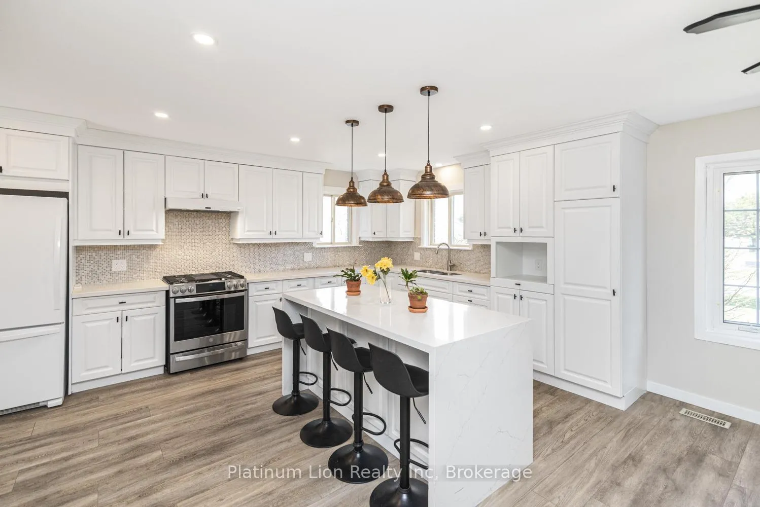 Photo 5 of 520 Anson Drive, Hamilton, Ancaster — HOMEH