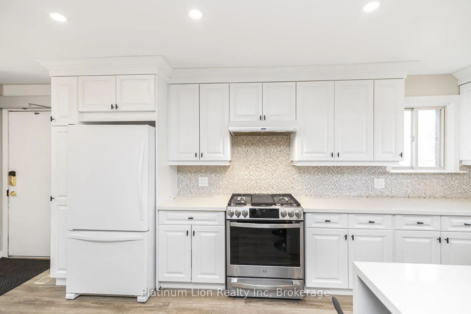 Photo 10 of 520 Anson Drive, Hamilton, Ancaster — HOMEH