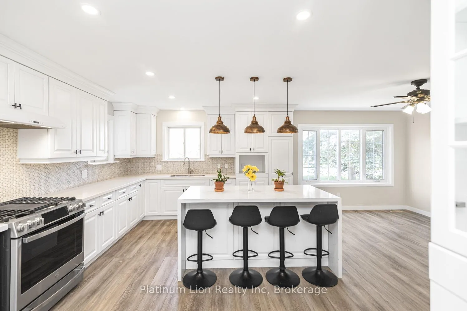 Photo 12 of 520 Anson Drive, Hamilton, Ancaster — HOMEH