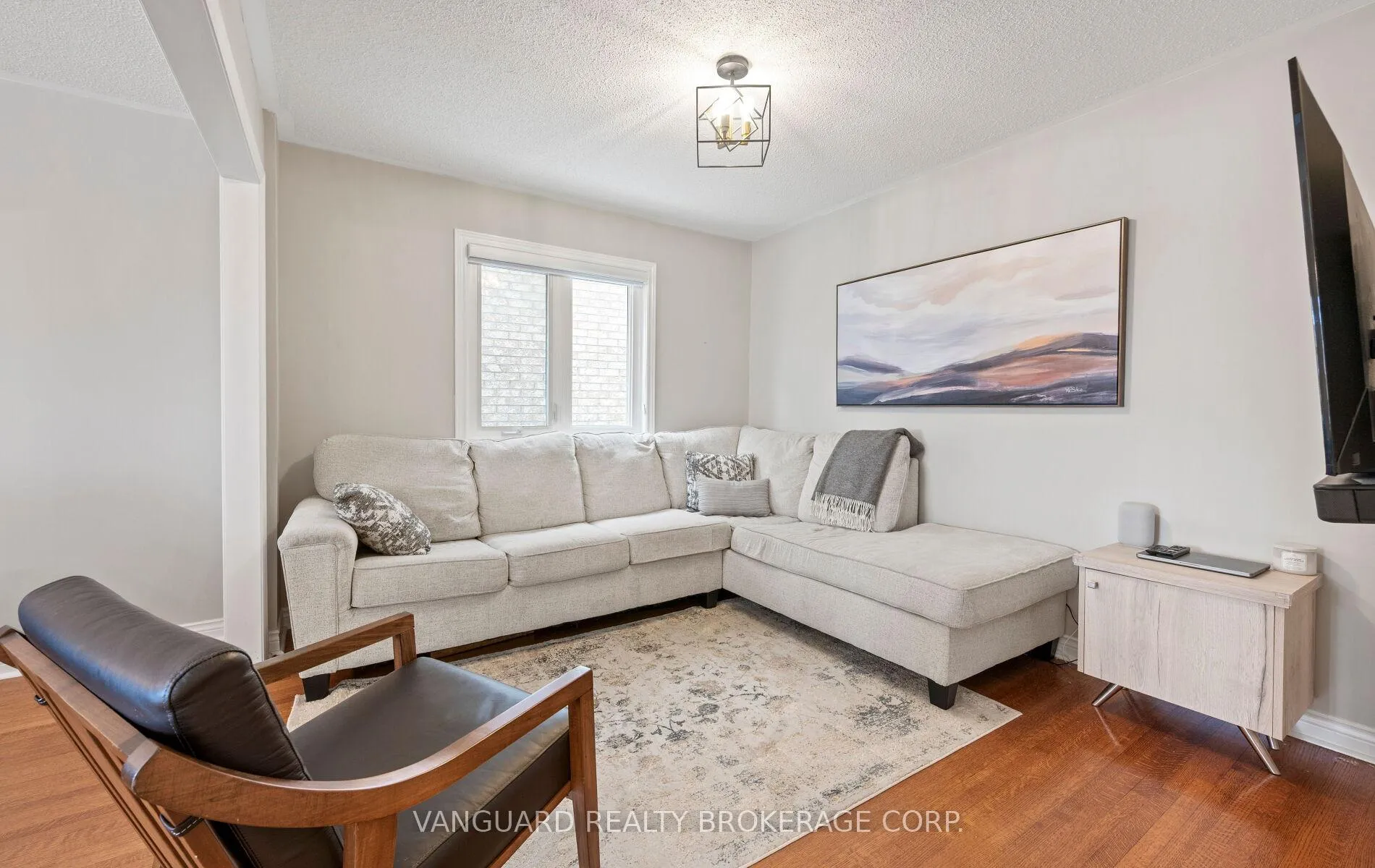 Photo 10 of 272 Stone Road, Aurora, Aurora Grove — HOMEH
