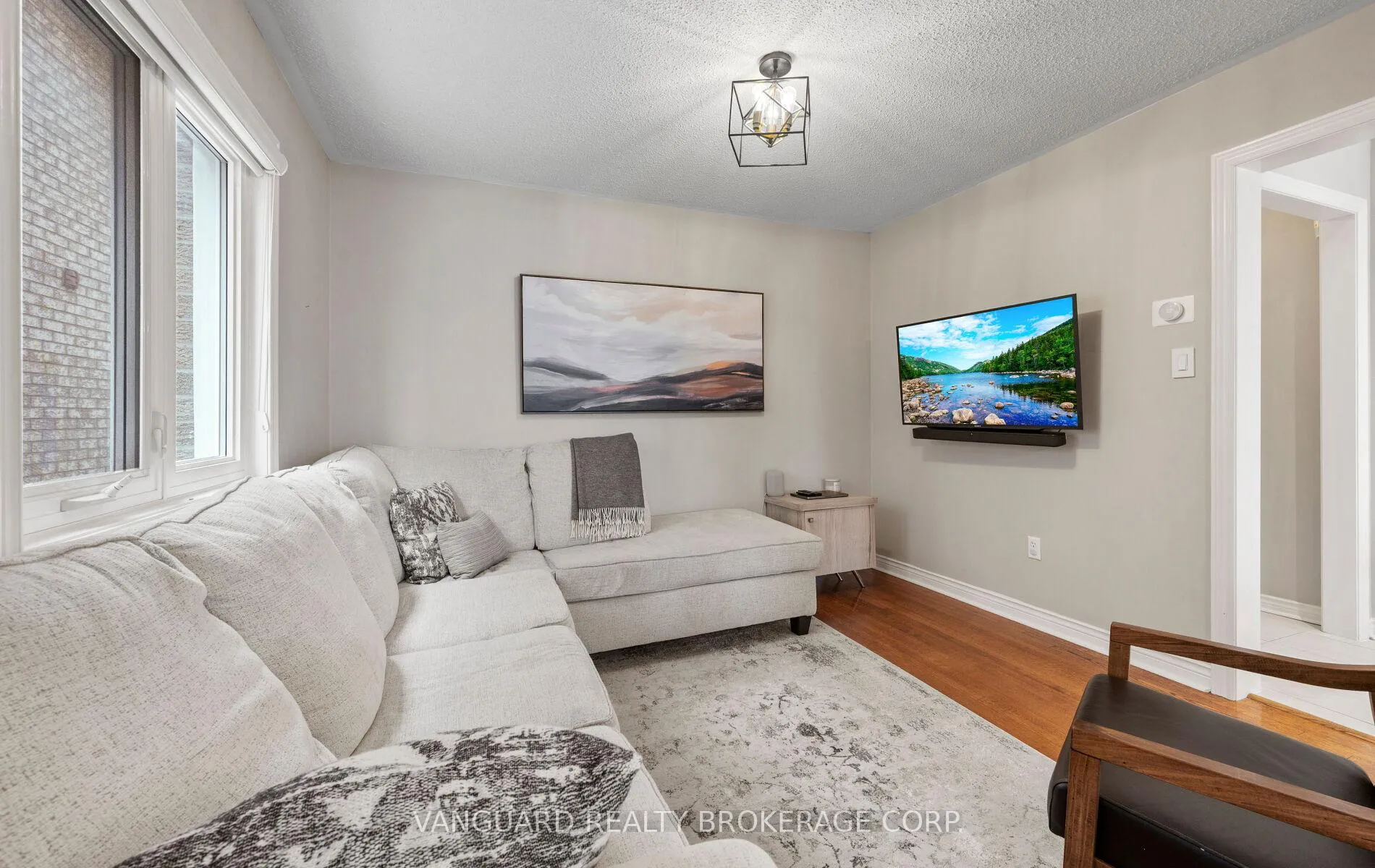 Photo 11 of 272 Stone Road, Aurora, Aurora Grove — HOMEH