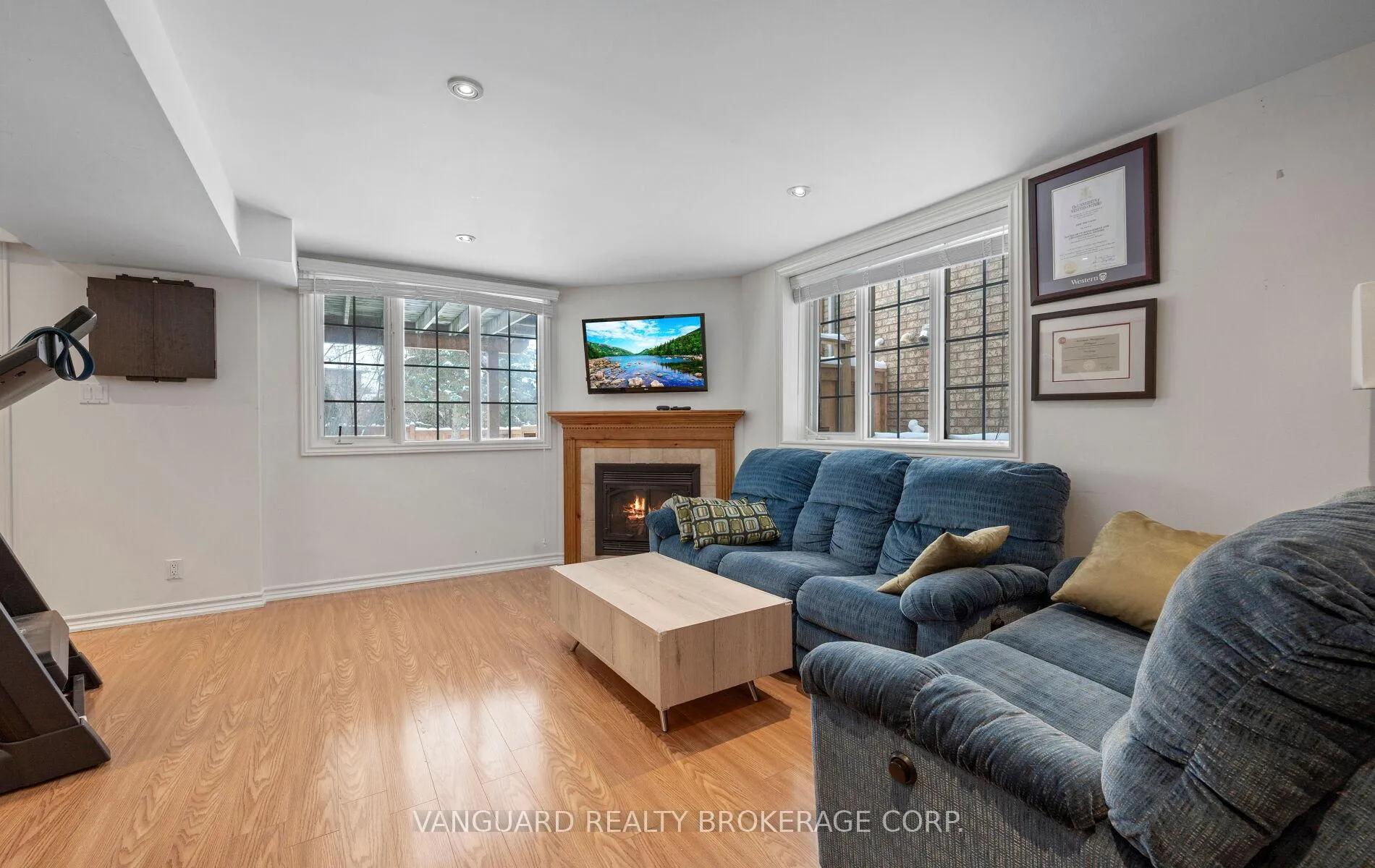 Photo 36 of 272 Stone Road, Aurora, Aurora Grove — HOMEH