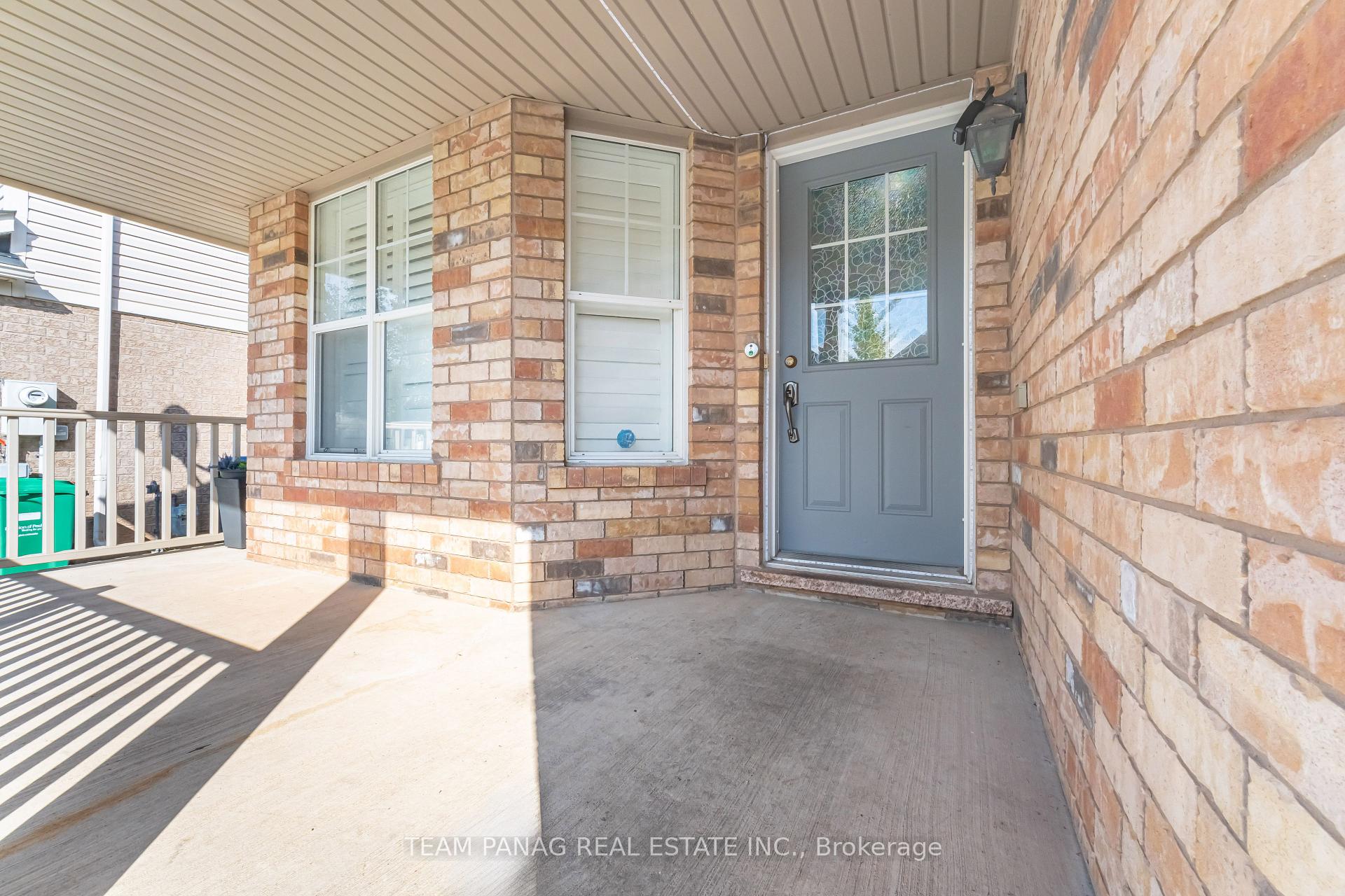 Photo 4 of 29 Dalia Street, Brampton, Credit Valley — HOMEH