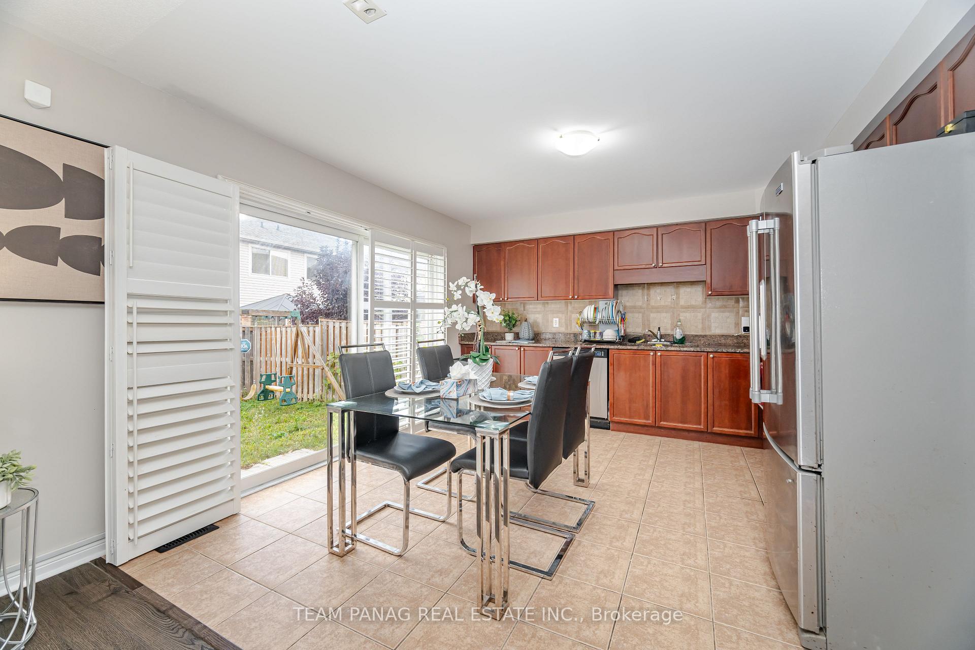 Photo 10 of 29 Dalia Street, Brampton, Credit Valley — HOMEH