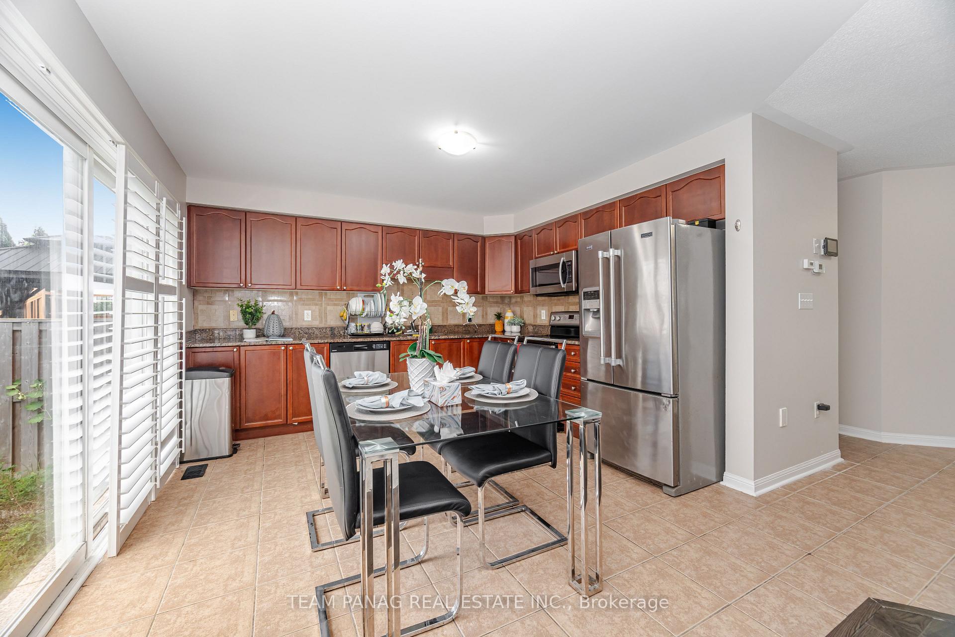 Photo 11 of 29 Dalia Street, Brampton, Credit Valley — HOMEH