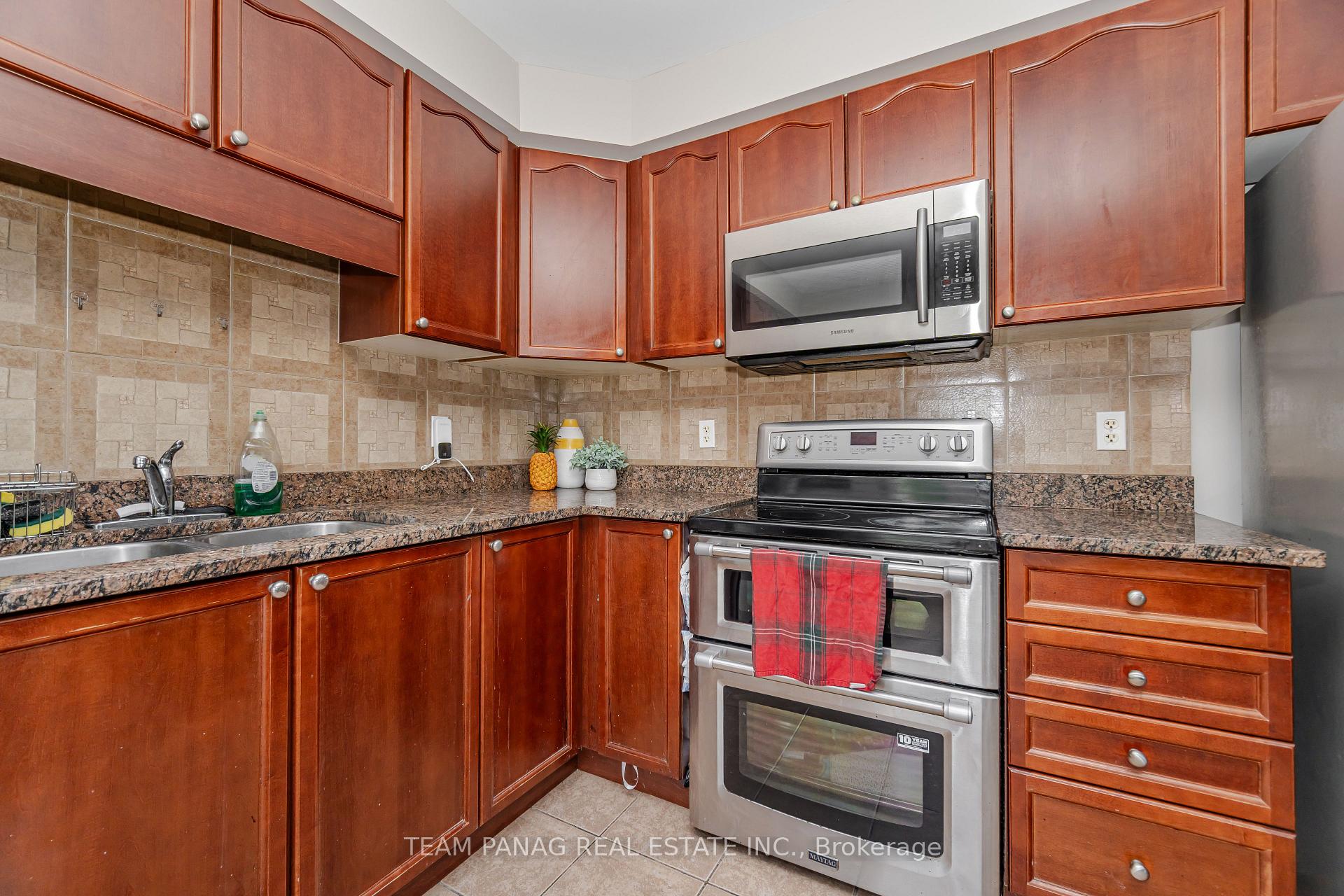 Photo 13 of 29 Dalia Street, Brampton, Credit Valley — HOMEH