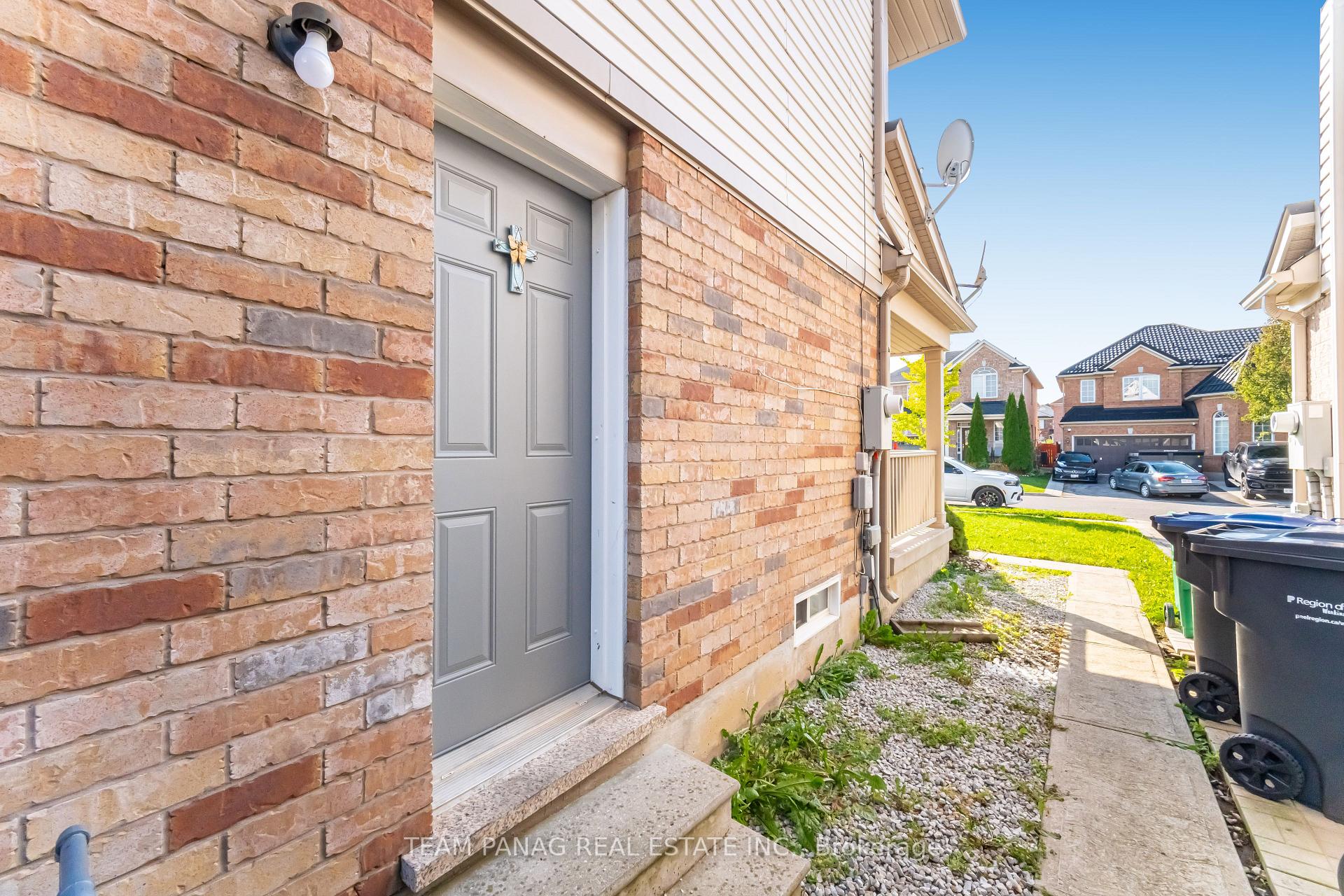 Photo 27 of 29 Dalia Street, Brampton, Credit Valley — HOMEH