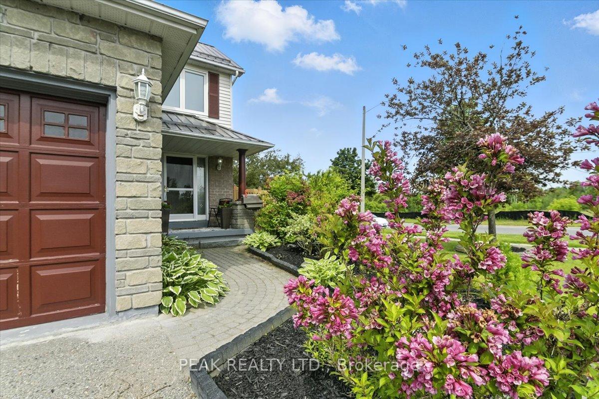 Photo 3 of 2 Granary Lane, Clarington, Courtice — HOMEH